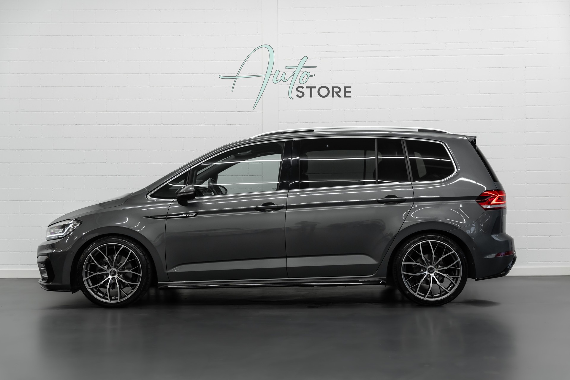 VW Touran 1.5 TSI R LINE EVO Highline DSG *7-Plätzer*-showroom-element-2