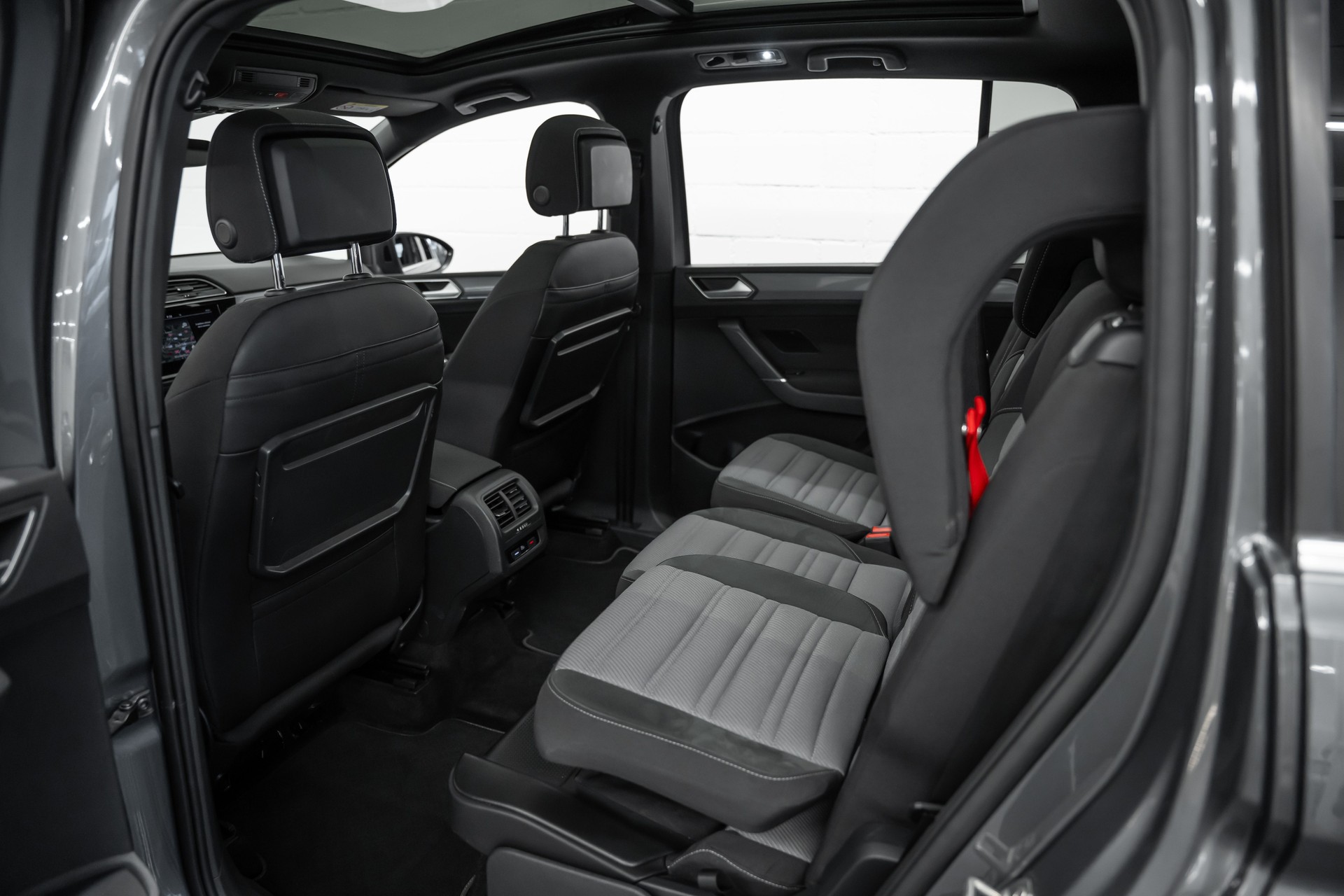 VW Touran 1.5 TSI R LINE EVO Highline DSG *7-Plätzer*-image-11