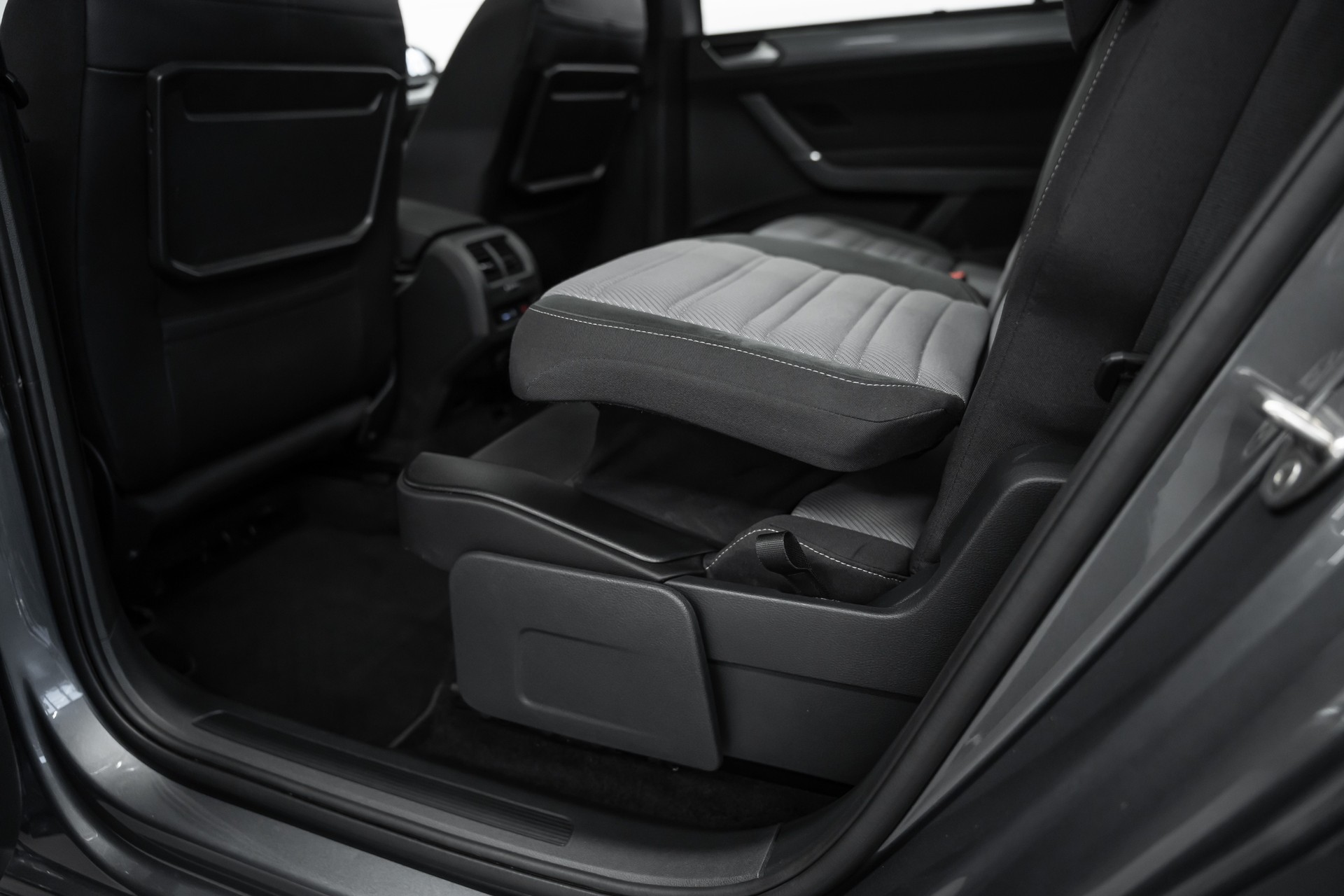 VW Touran 1.5 TSI R LINE EVO Highline DSG *7-Plätzer*-image-16