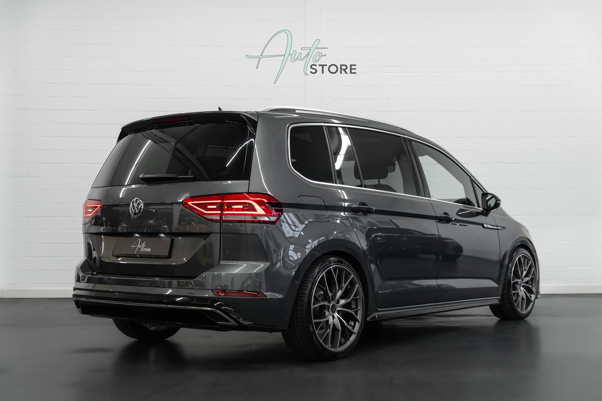 VW Touran 1.5 TSI R LINE EVO Highline DSG *7-Plätzer*-showroom-element-1