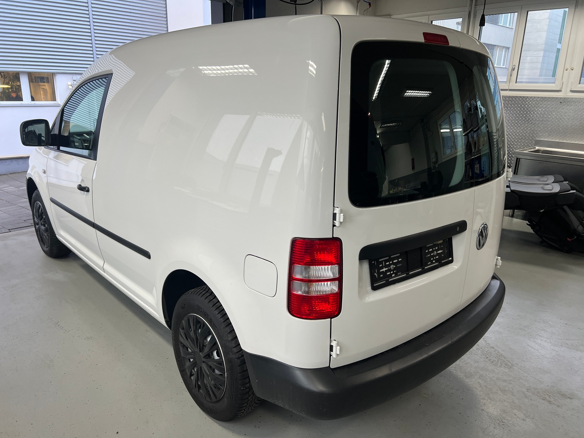 VW Caddy 1.6 TDI DSG-image-2