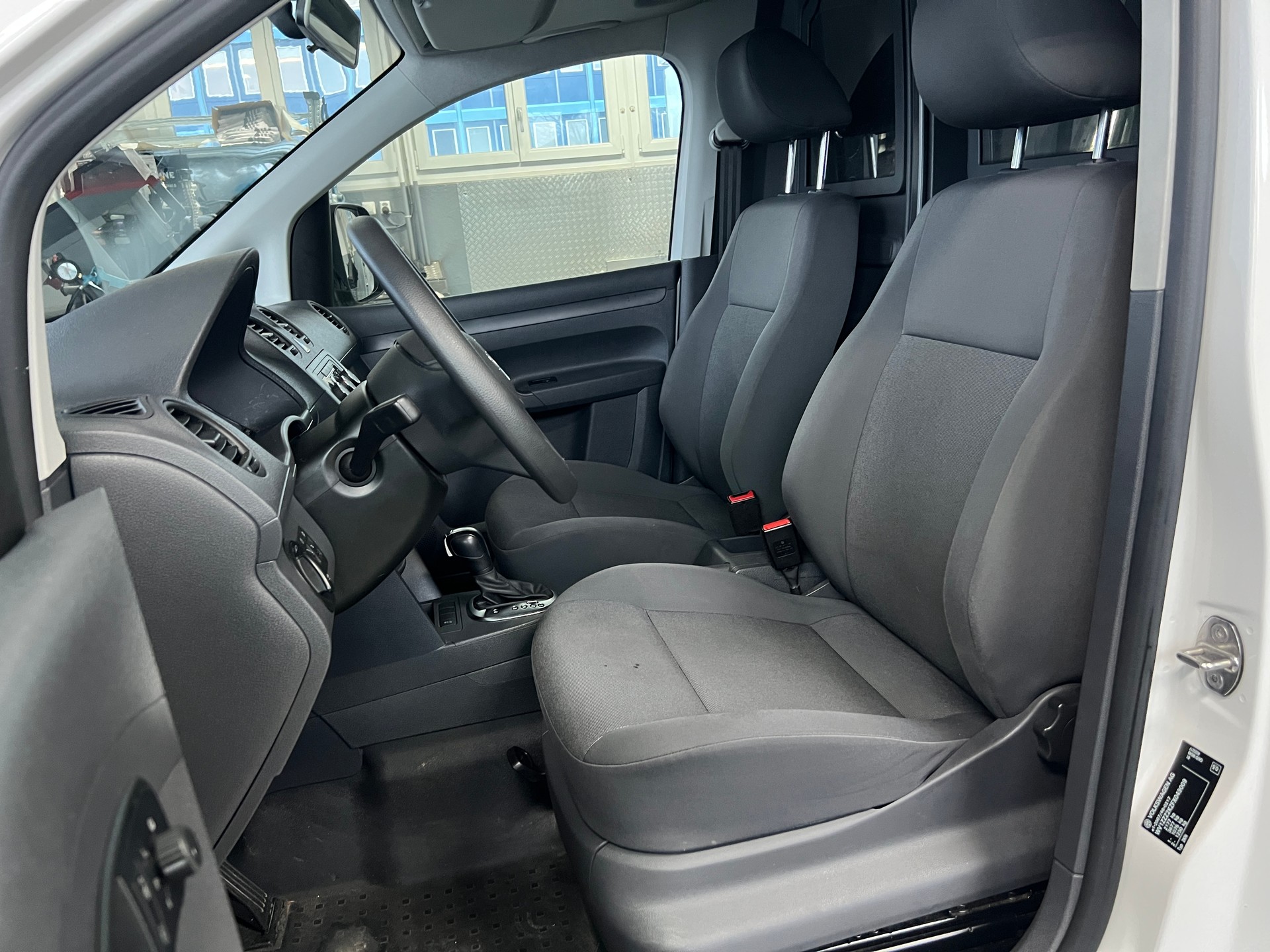 VW Caddy 1.6 TDI DSG-image-5