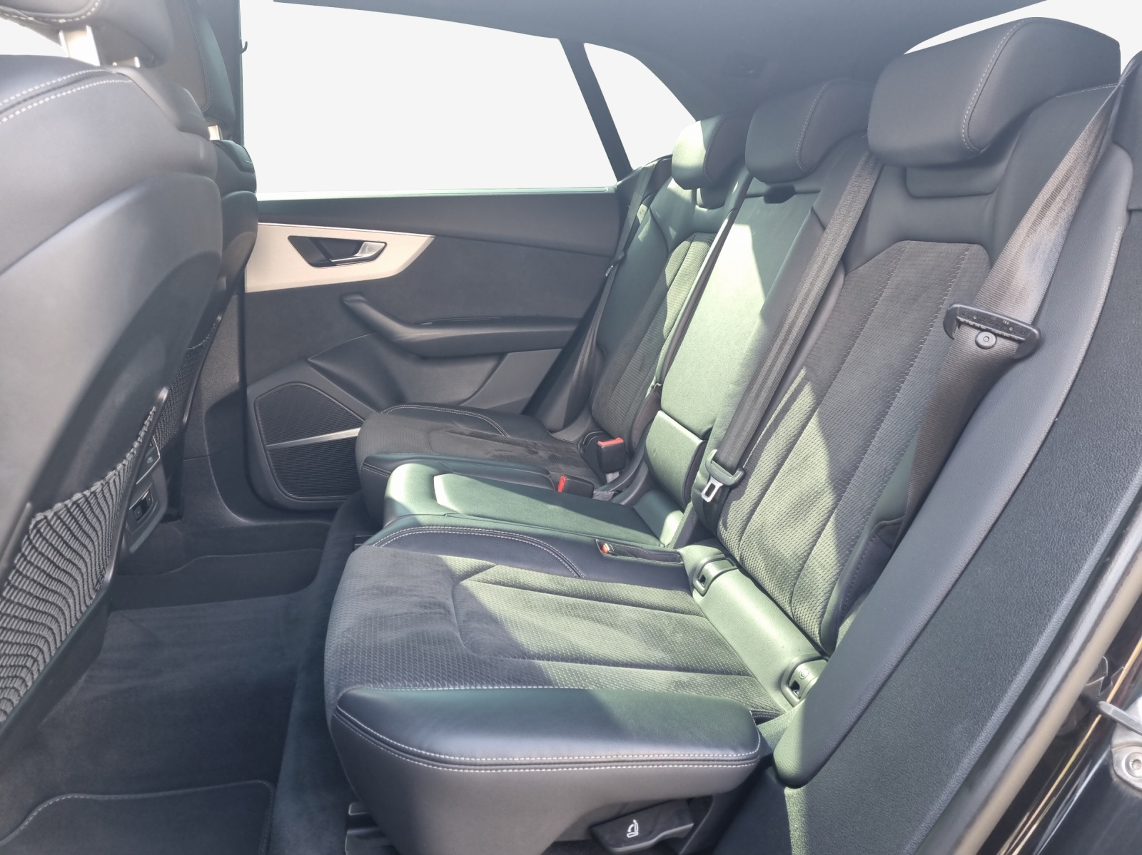 AUDI Q8 55 TFSI e quattro PHEV tiptronic-image-11