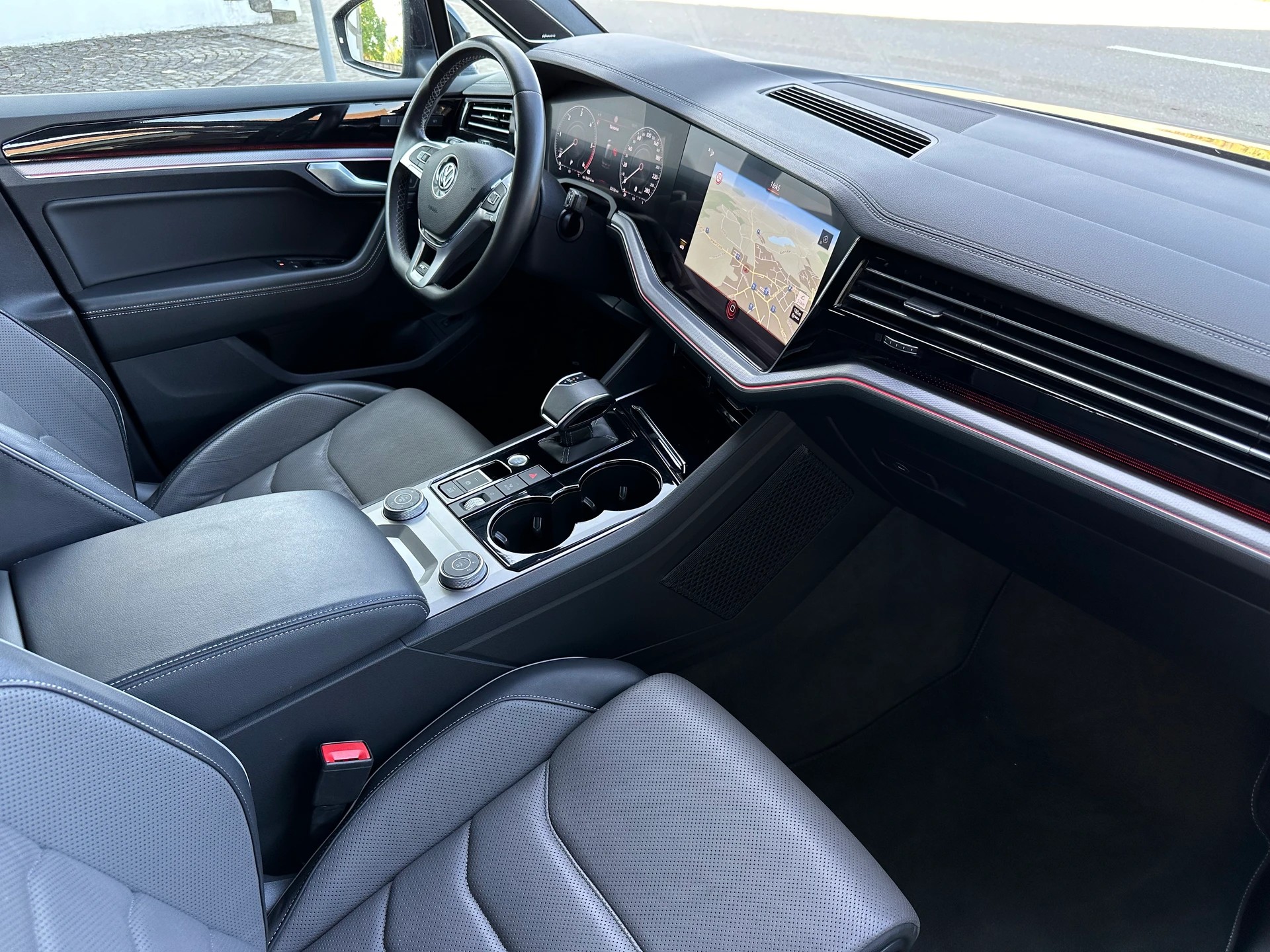 VW Touareg 4.0 V8 TDI R-Line Tiptronic-image-9