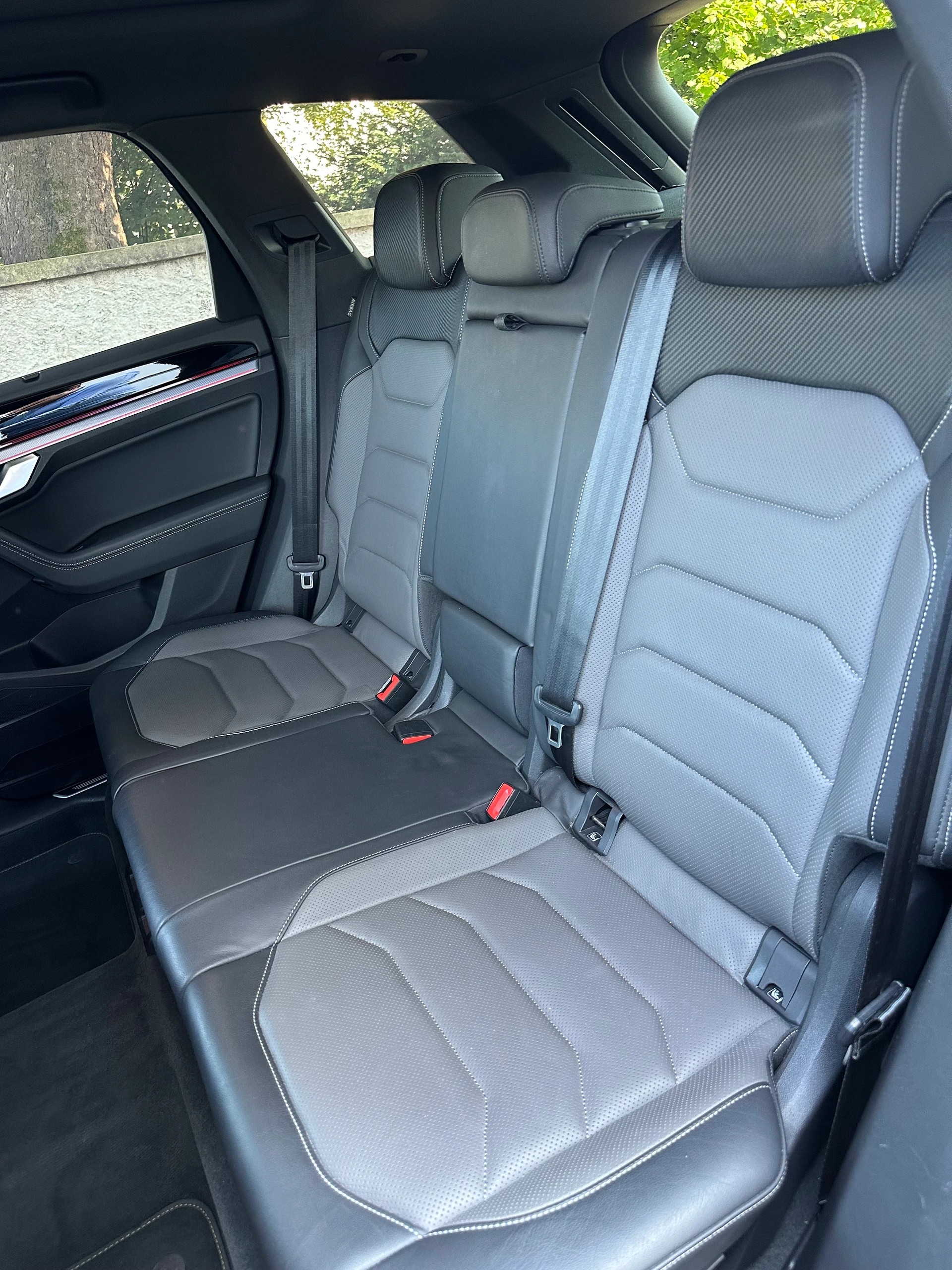 VW Touareg 4.0 V8 TDI R-Line Tiptronic-image-12