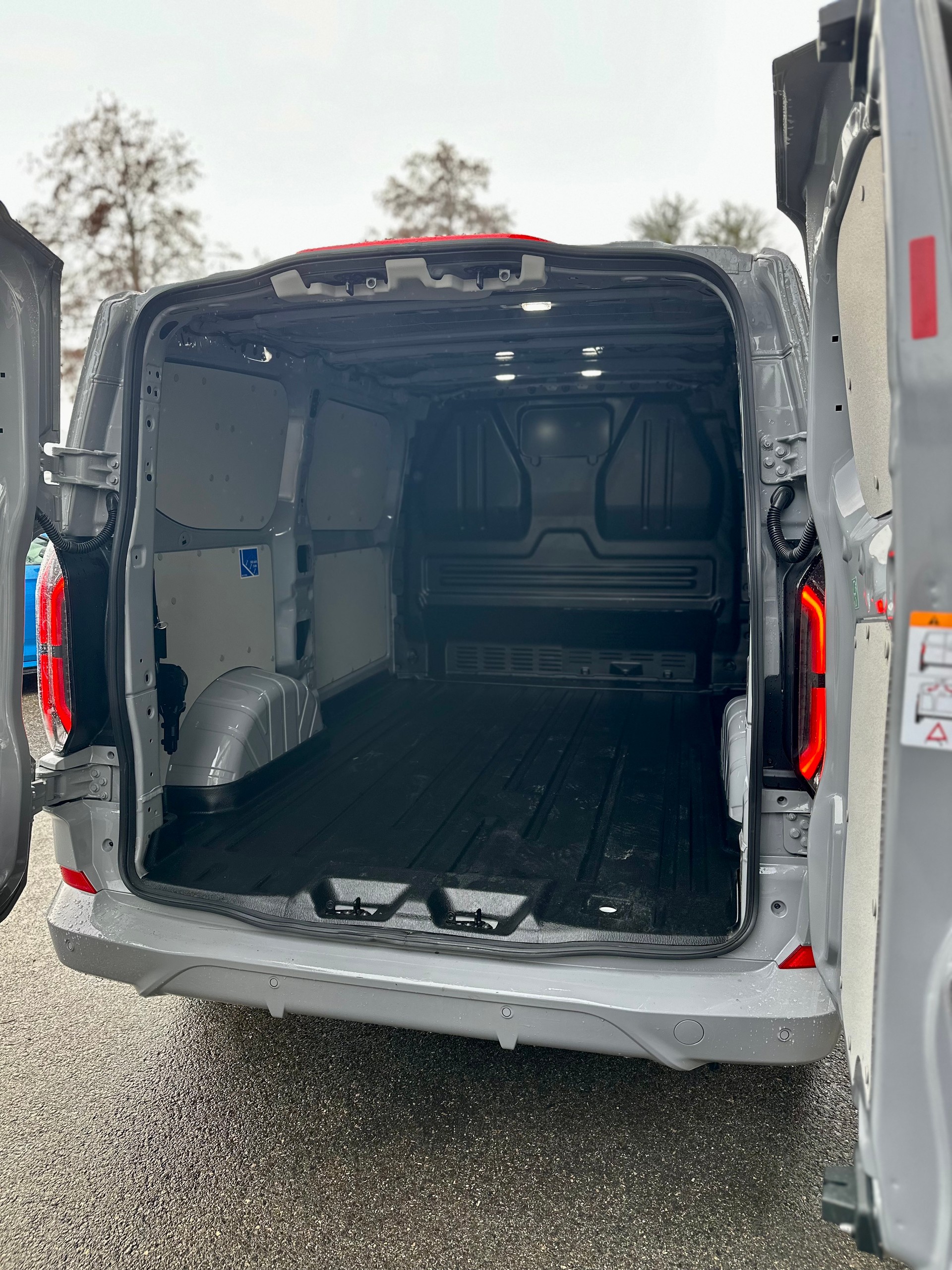 FORD Transit Custom Van 320 L1H1-image-3