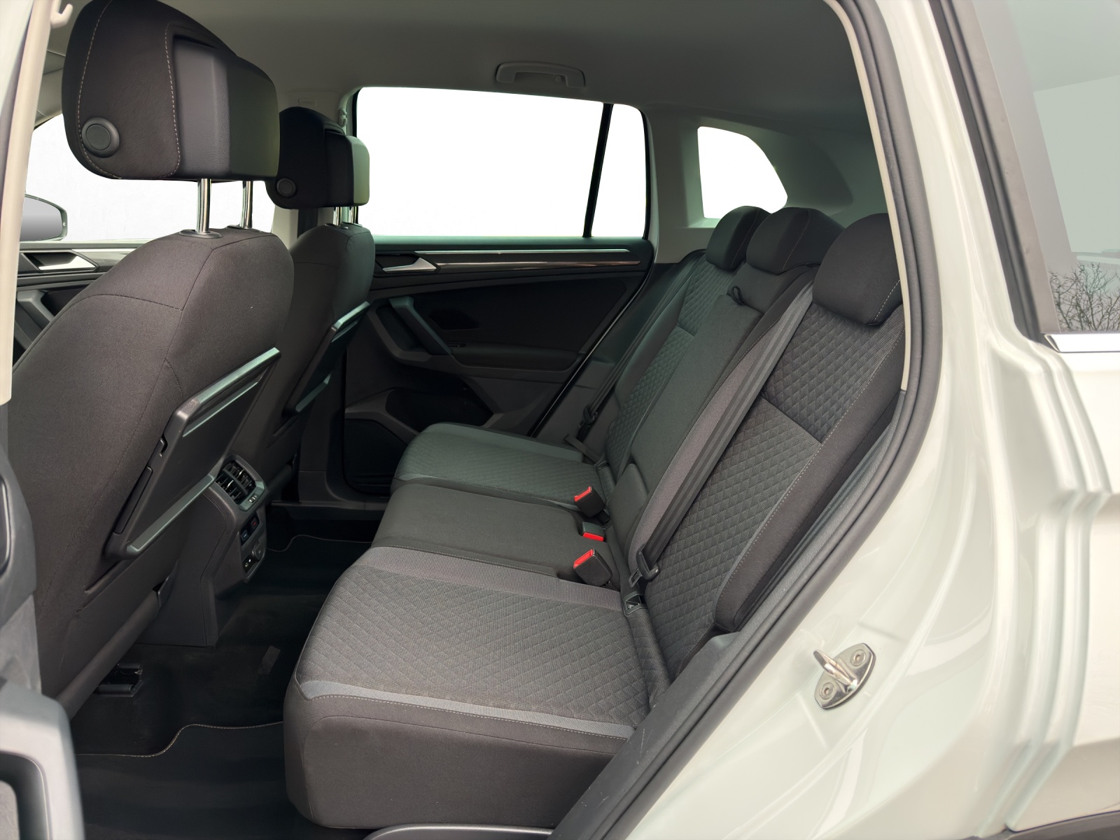 VW Tiguan 2.0 TDI SCR Comfortline 4Motion DSG-image-11