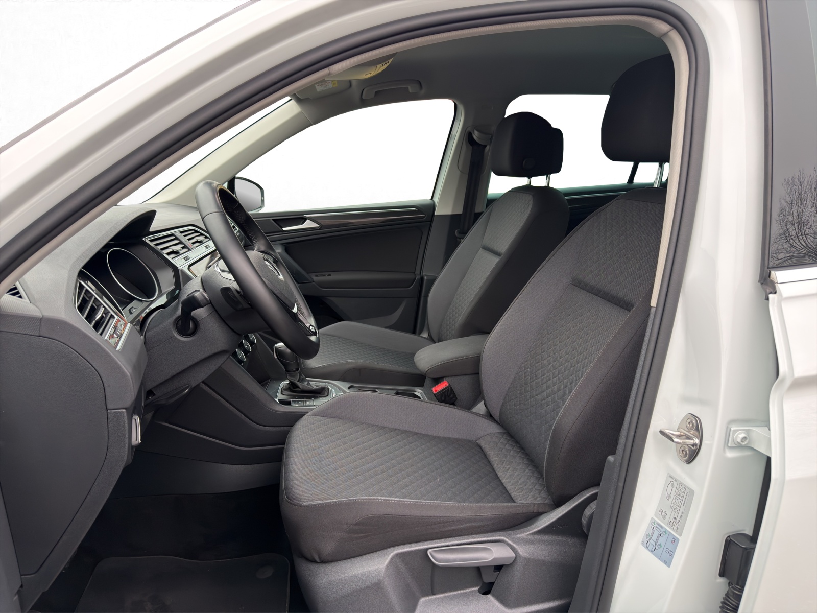 VW Tiguan 2.0 TDI SCR Comfortline 4Motion DSG-image-9