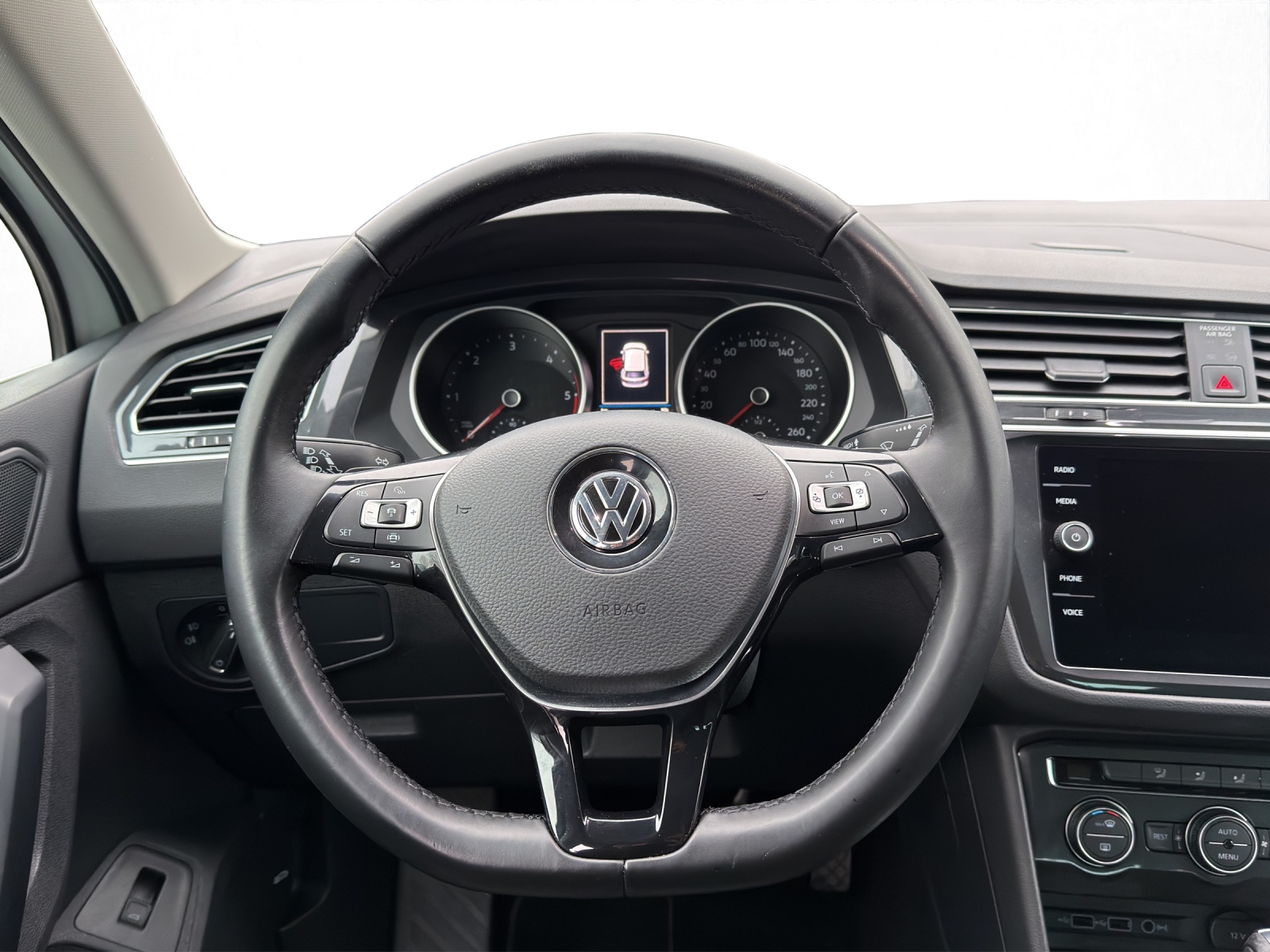 VW Tiguan 2.0 TDI SCR Comfortline 4Motion DSG-image-10