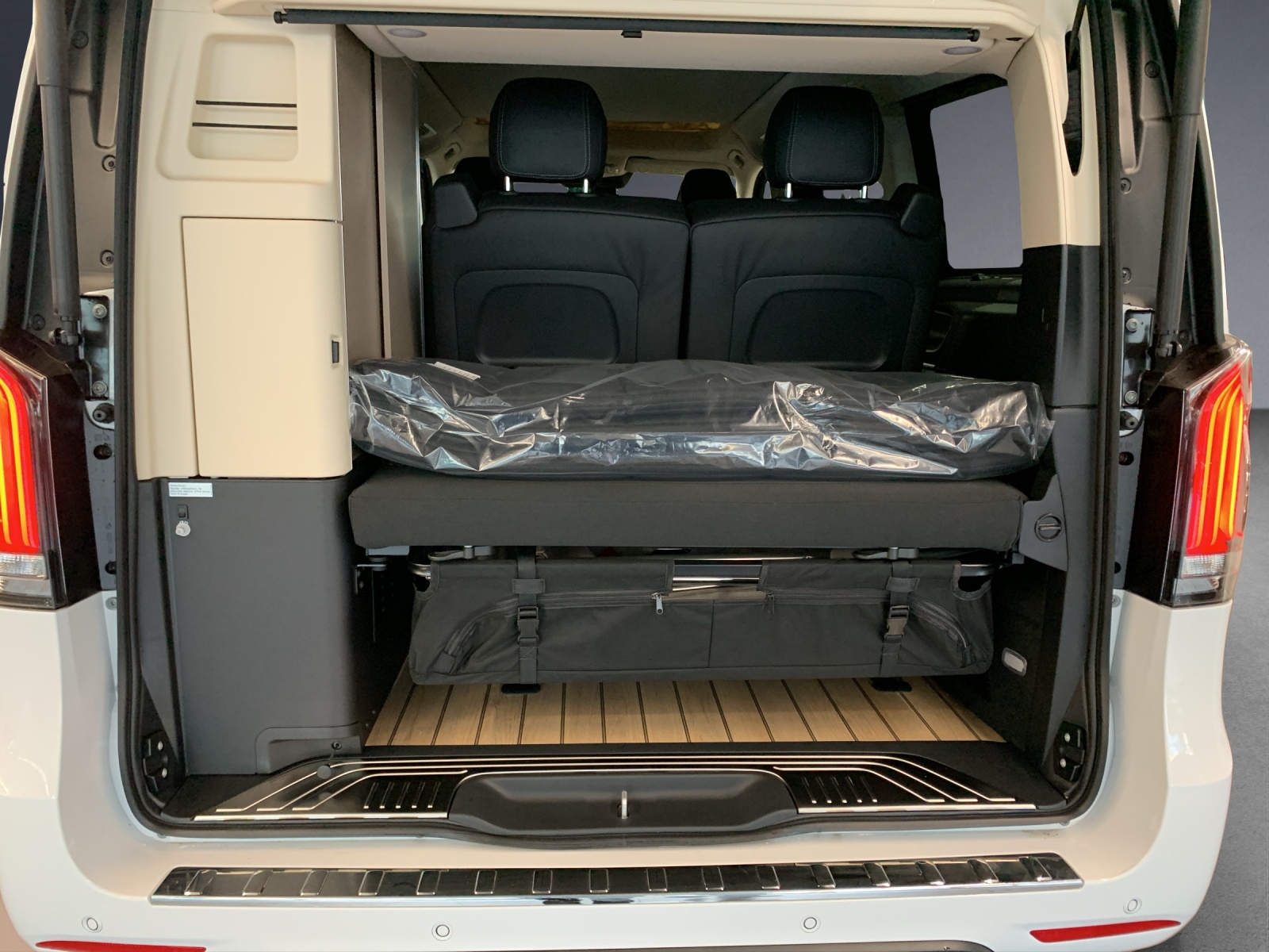 MERCEDES-BENZ Marco Polo 300 d 4M Automat-image-12