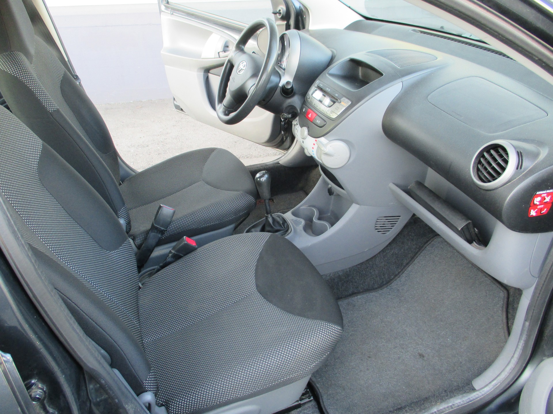 TOYOTA Aygo 1.0 Linea Luna-image-12