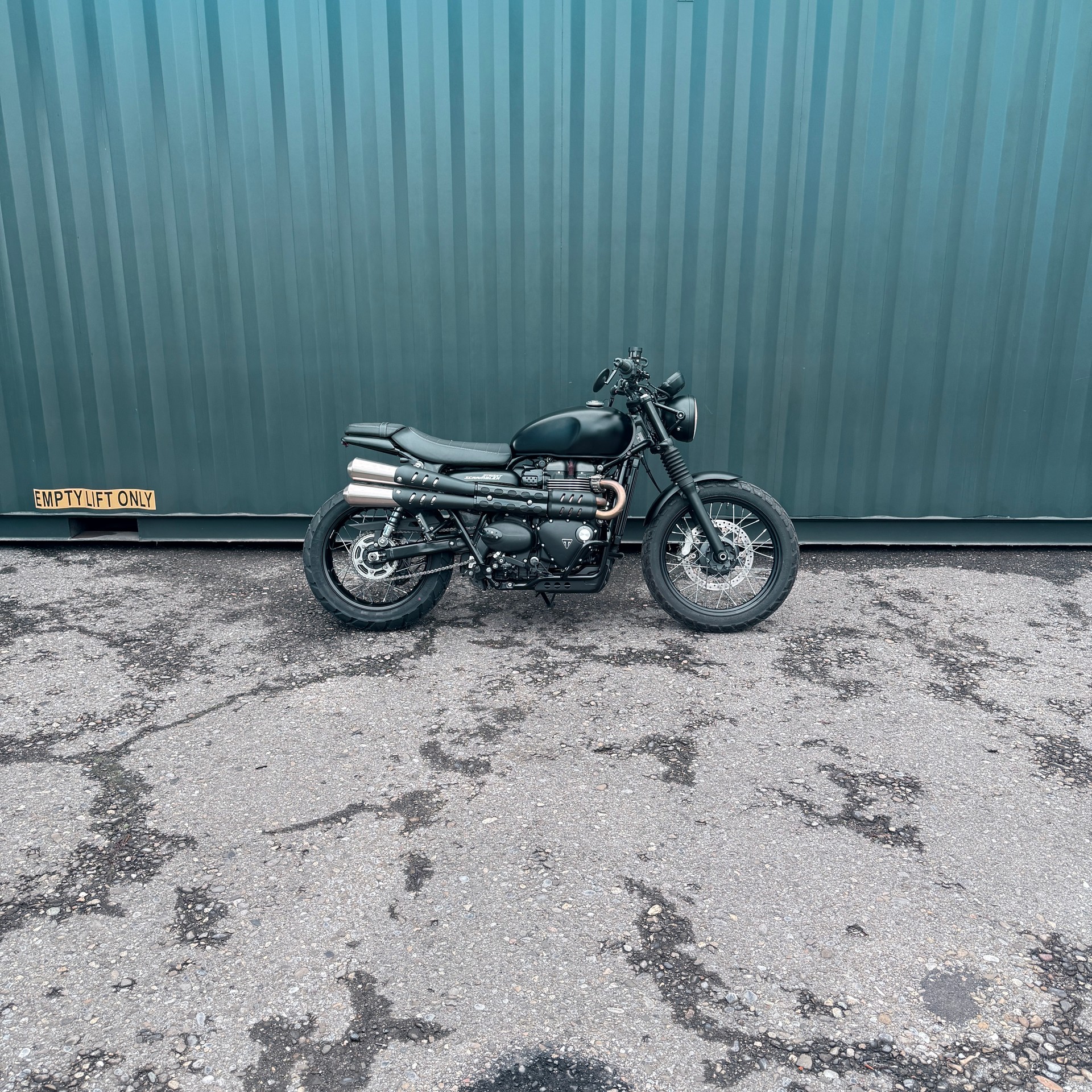 TRIUMPH Street Scrambler 900 (35kW)-showroom-element-2