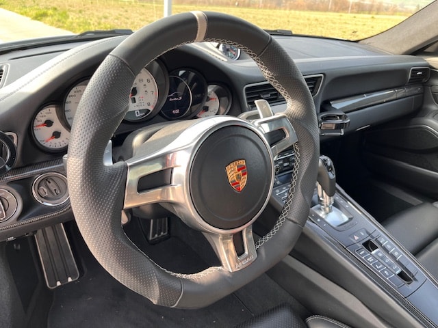 PORSCHE 911 Turbo S PDK-image-11
