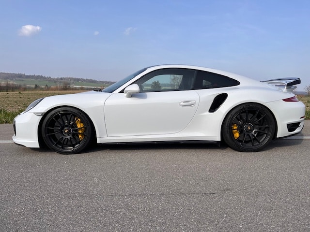 PORSCHE 911 Turbo S PDK