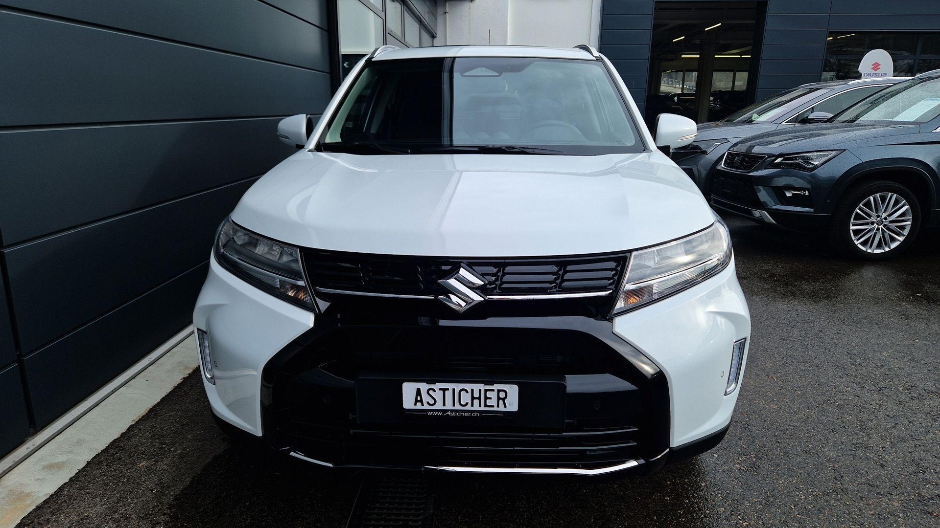 SUZUKI Vitara 1.4 T Sakura Top Hybrid 4x4-image-2