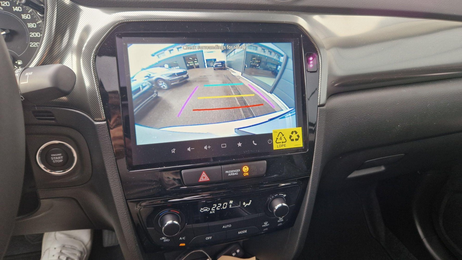 SUZUKI Vitara 1.4 T Sakura Top Hybrid 4x4-image-5