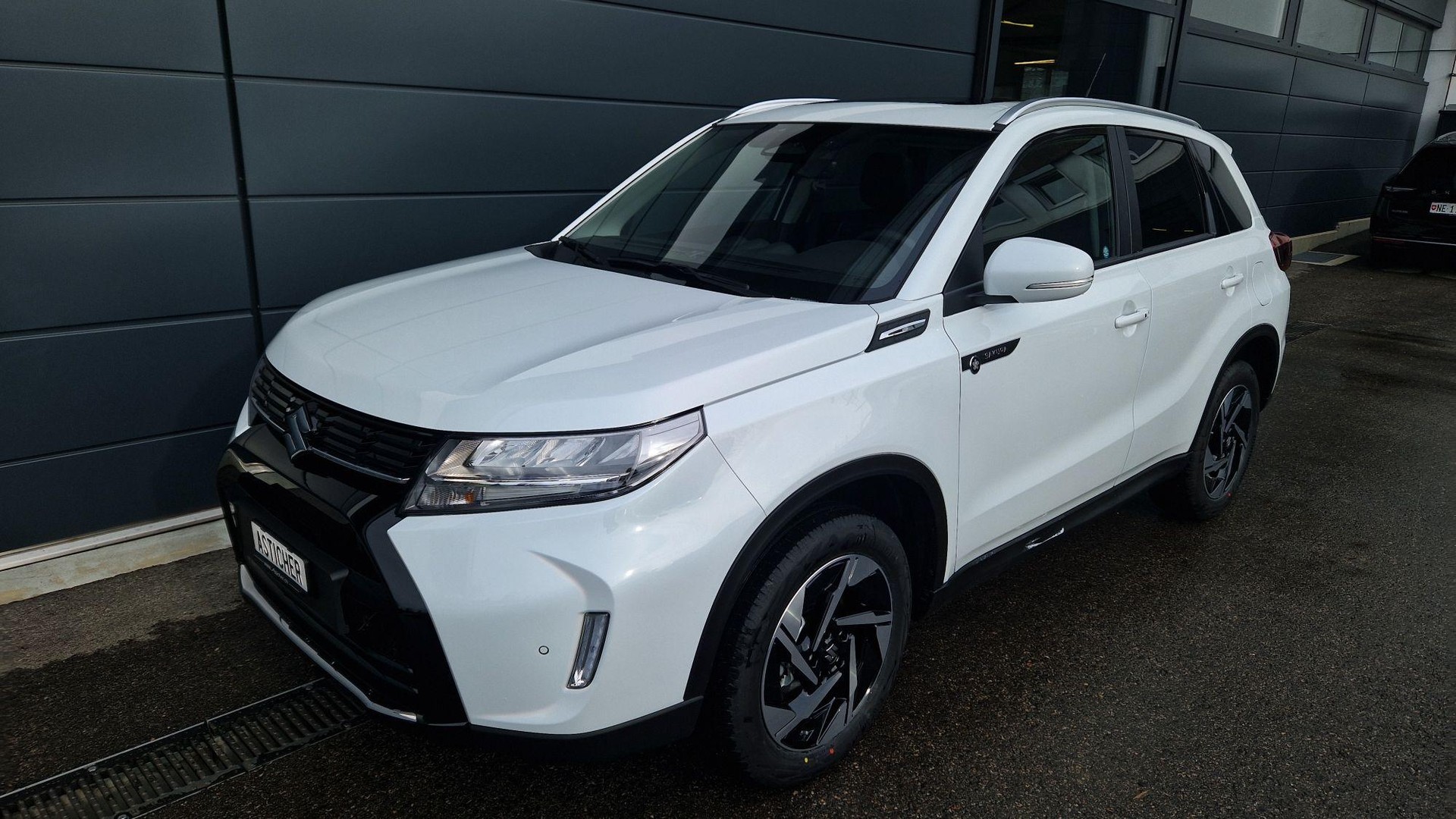 SUZUKI Vitara 1.4 T Sakura Top Hybrid 4x4-image-0