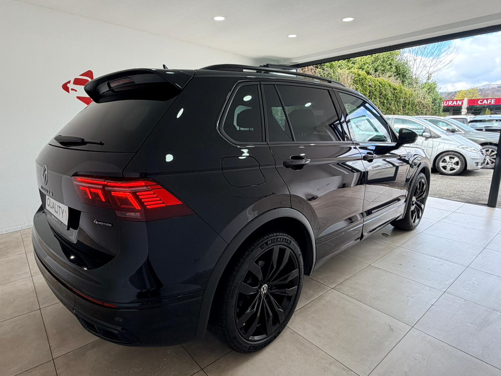 VW Tiguan 2.0 TDI SCR R-Line 4Motion DSG*Black Style*-image-4