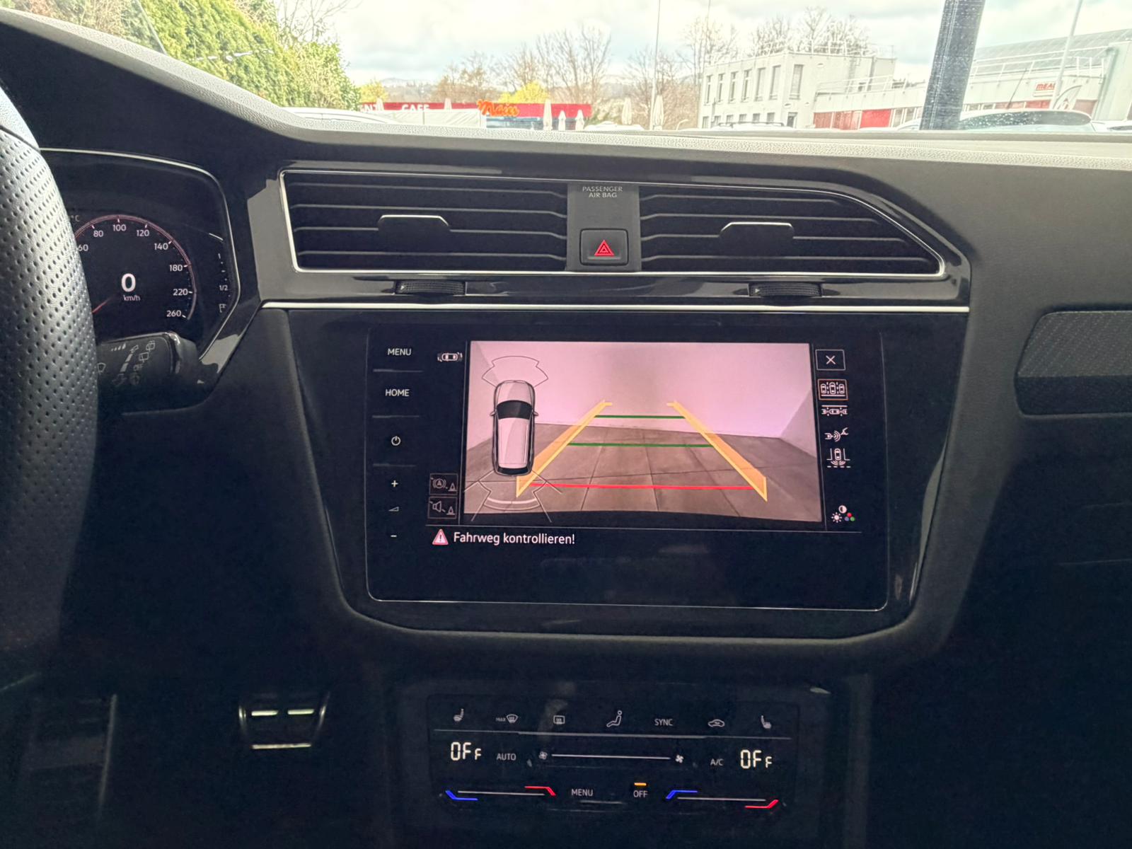 VW Tiguan 2.0 TDI SCR R-Line 4Motion DSG*Black Style*-image-9