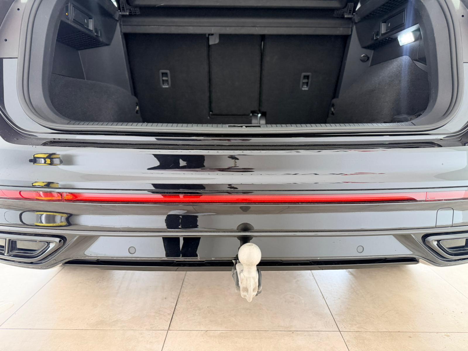 VW Tiguan 2.0 TDI SCR R-Line 4Motion DSG*Black Style*-image-16