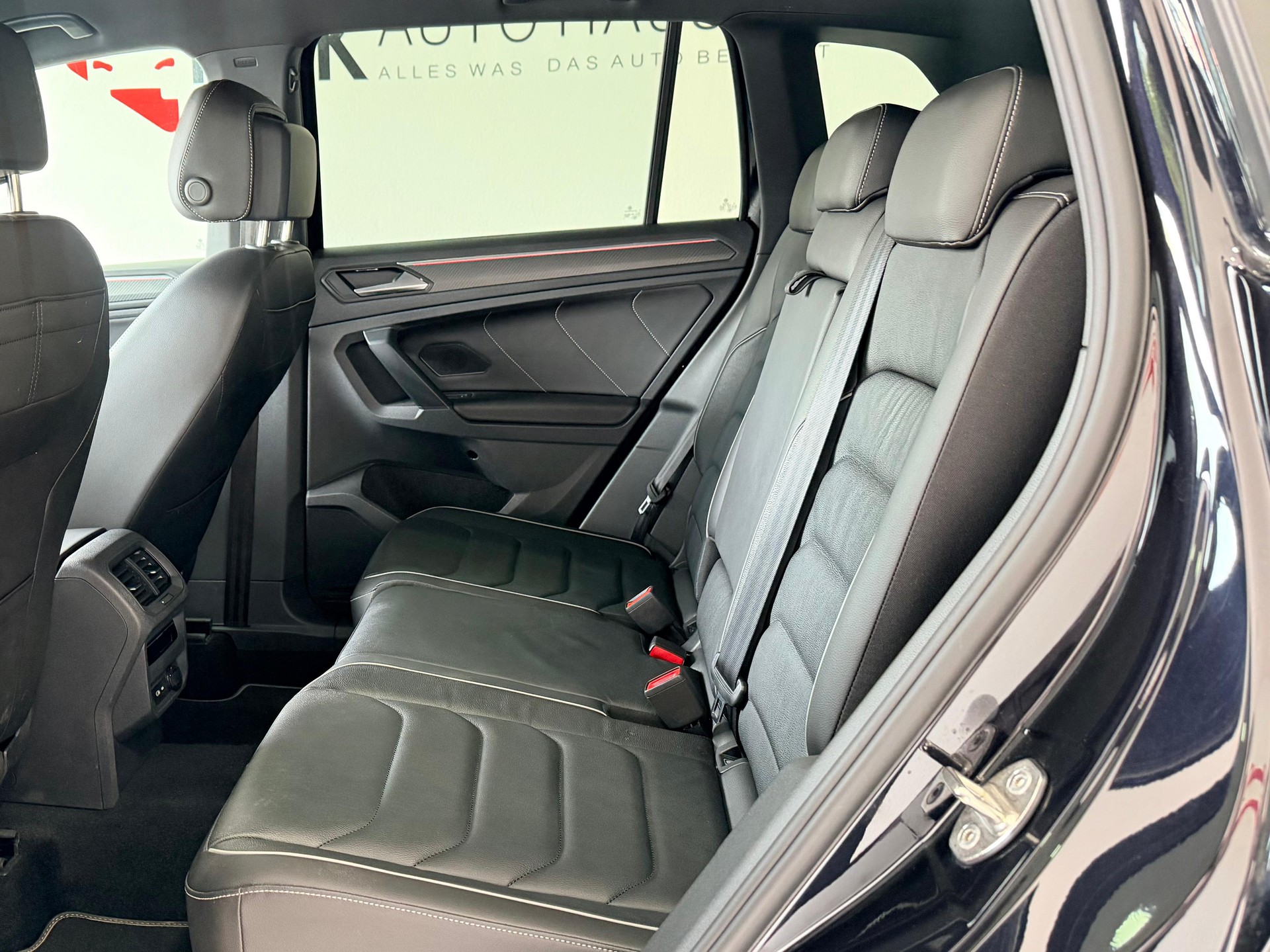 VW Tiguan 2.0 TDI SCR R-Line 4Motion DSG*Black Style*-image-14
