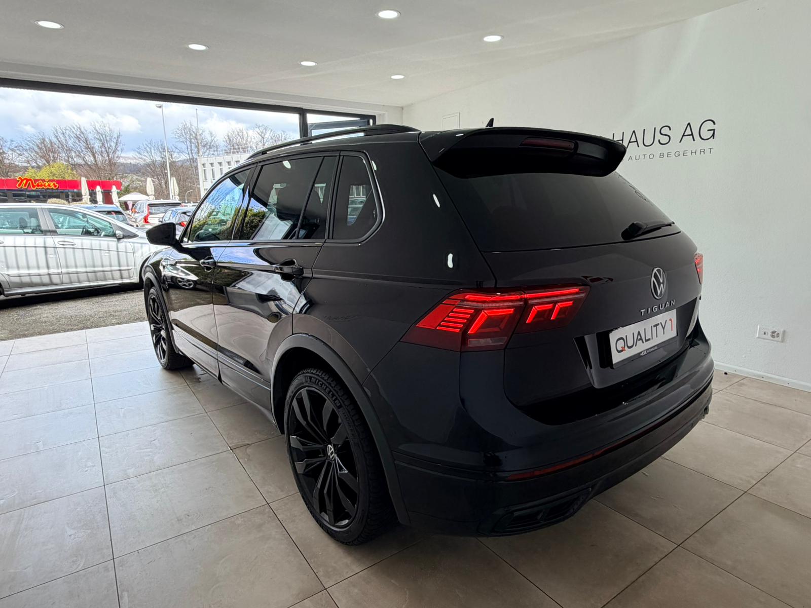VW Tiguan 2.0 TDI SCR R-Line 4Motion DSG*Black Style*-image-5