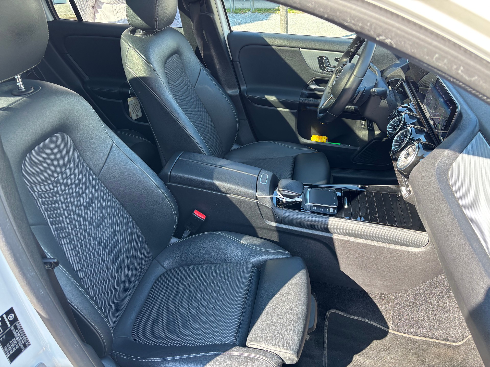 MERCEDES-BENZ GLA 250 e 8G-DCT-image-3