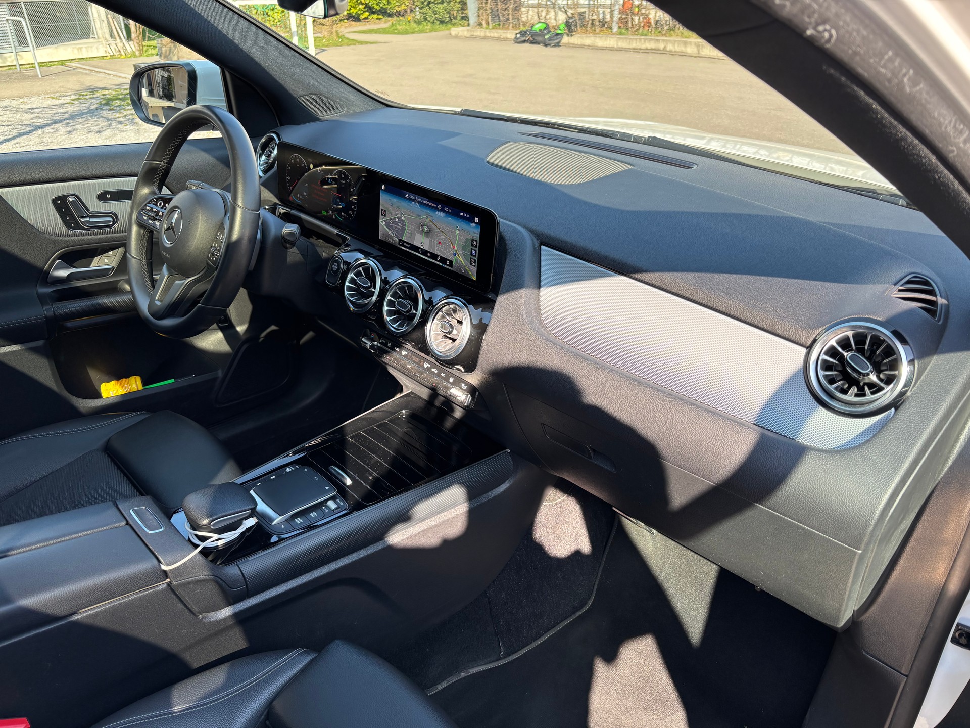 MERCEDES-BENZ GLA 250 e 8G-DCT-image-2