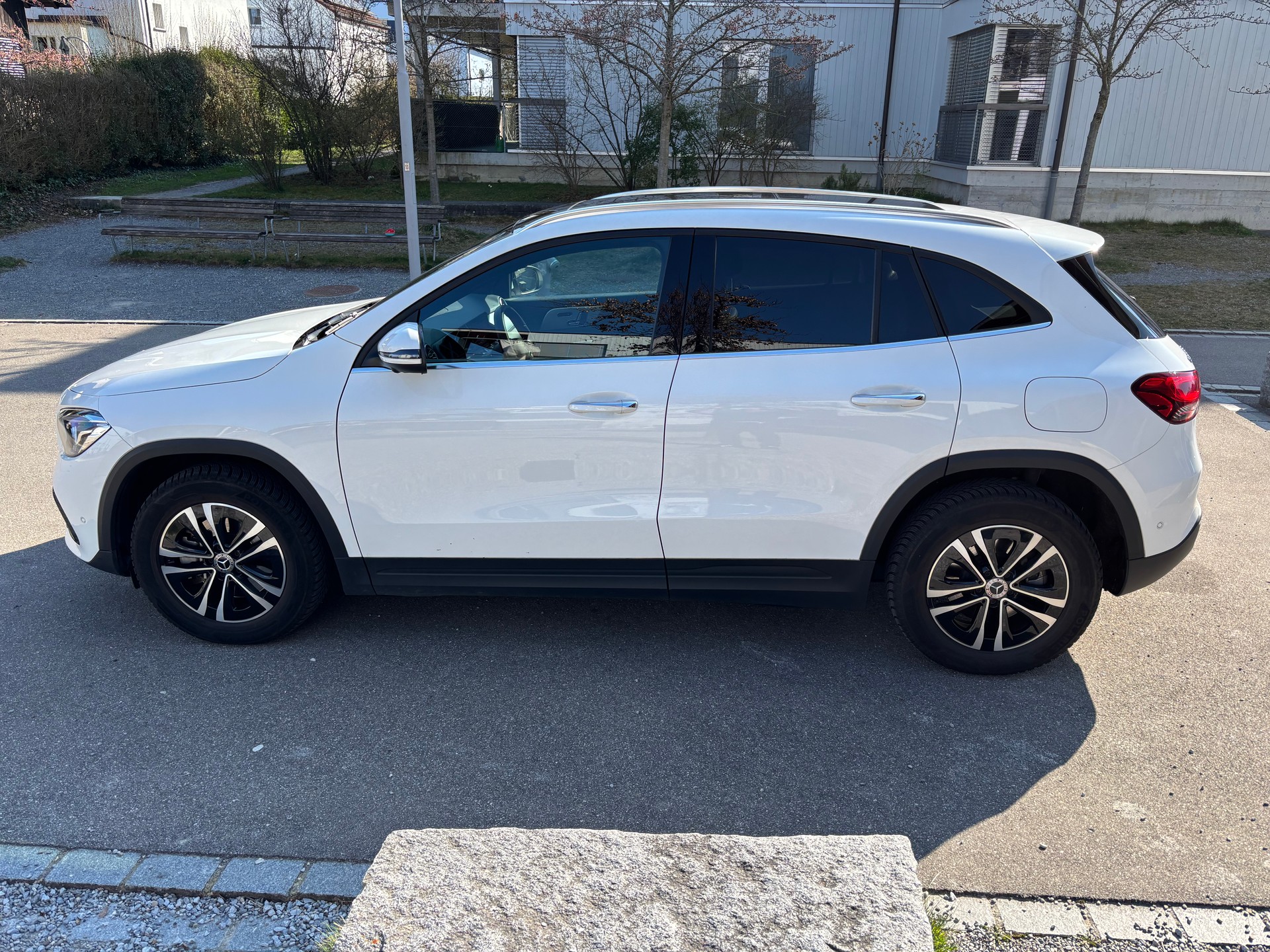 MERCEDES-BENZ GLA 250 e 8G-DCT-image-5