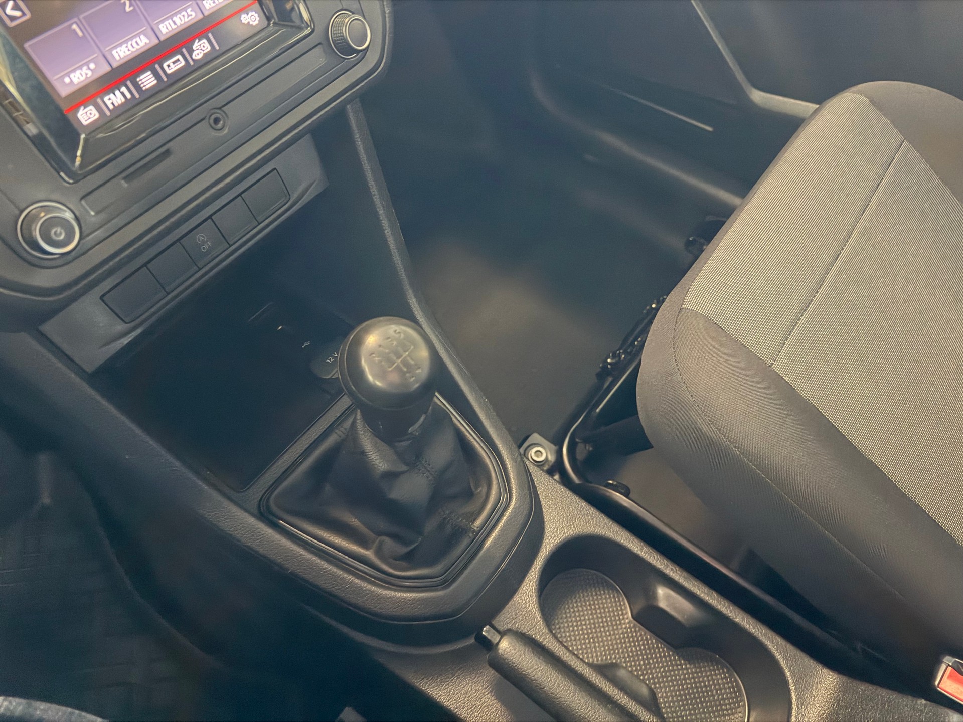 VW Caddy 1.0 TSI BlueMotion Technology-image-12