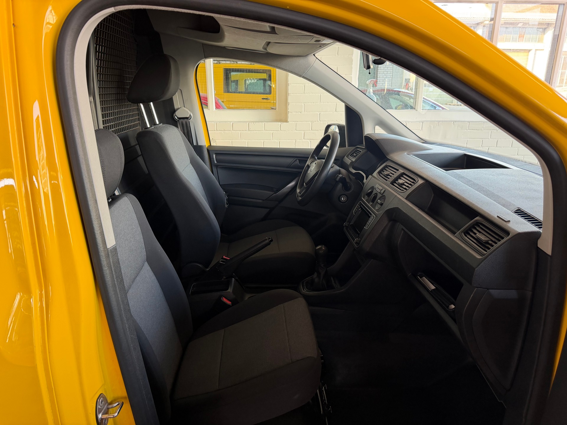 VW Caddy 1.0 TSI BlueMotion Technology-image-7