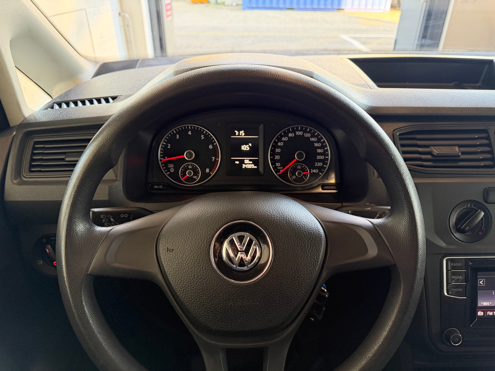 VW Caddy 1.0 TSI BlueMotion Technology-image-10
