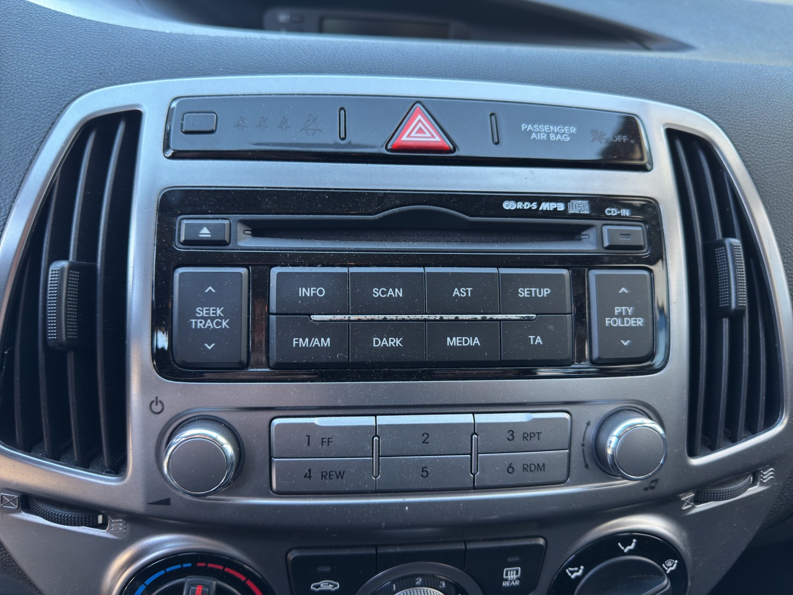 HYUNDAI i20 1.2 Comfort-image-8