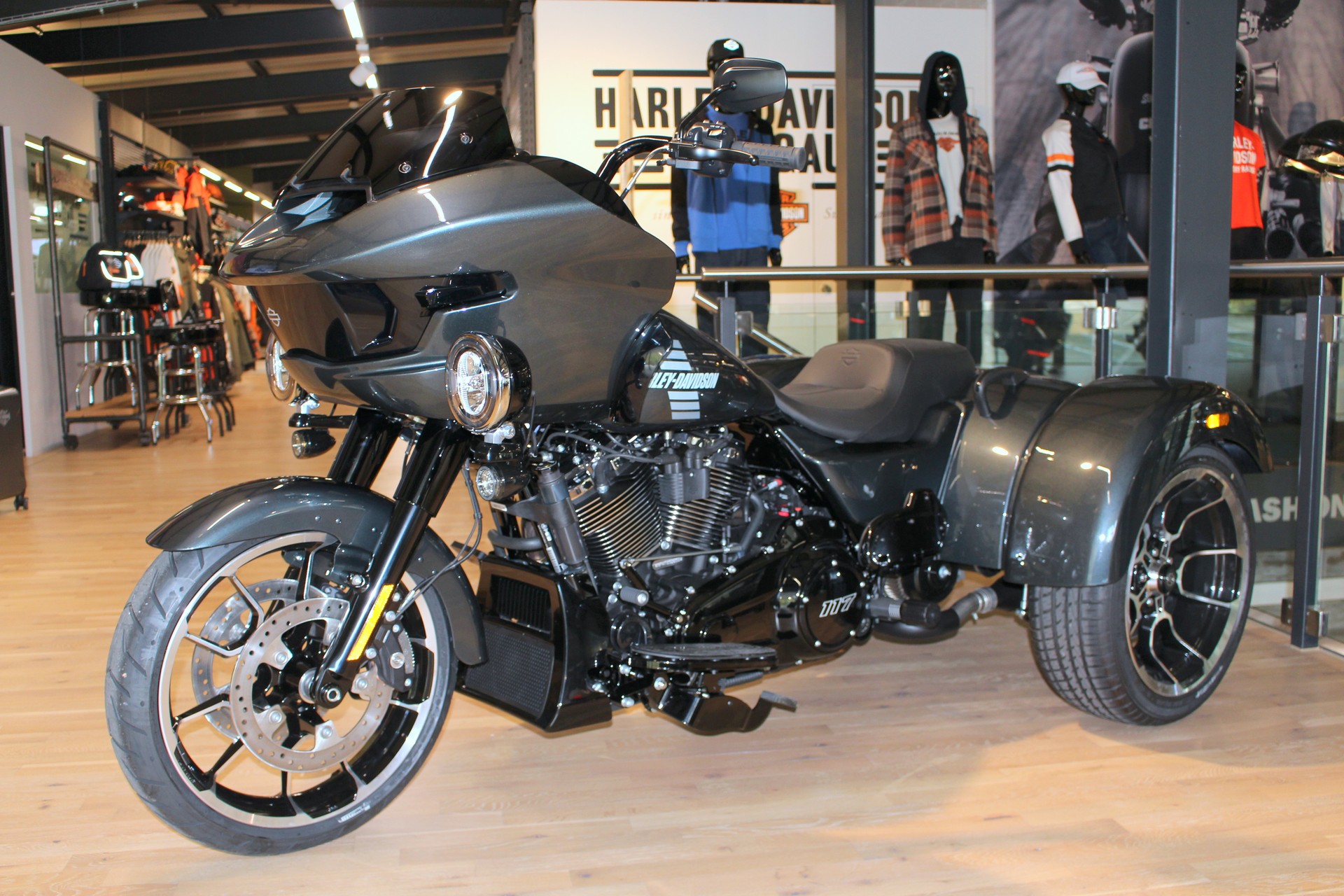 HARLEY-DAVIDSON FLTRT Road Glide 3-showroom-element-1