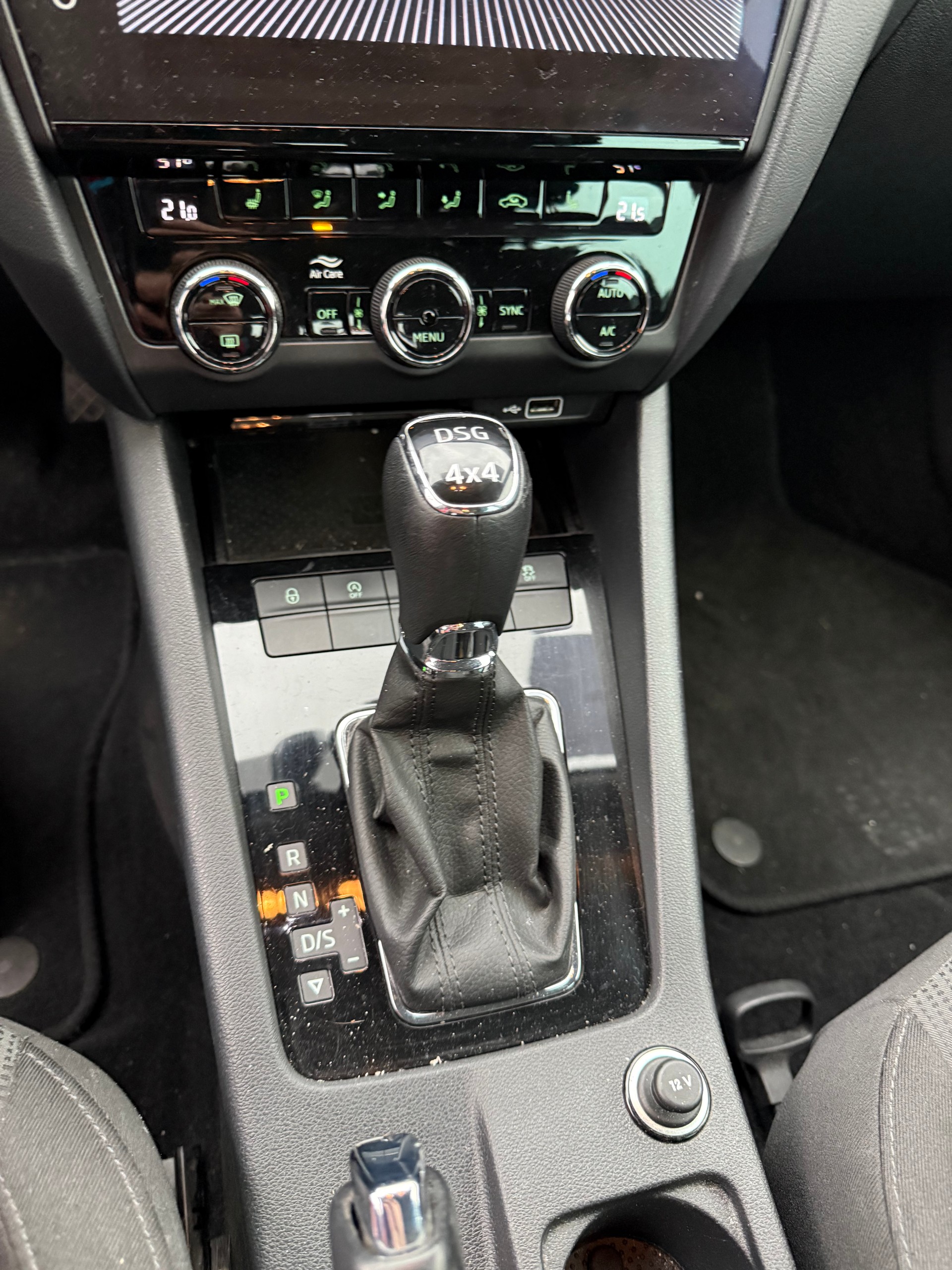 SKODA Octavia Combi 2.0 TDI Soleil 4x4 DSG-image-8