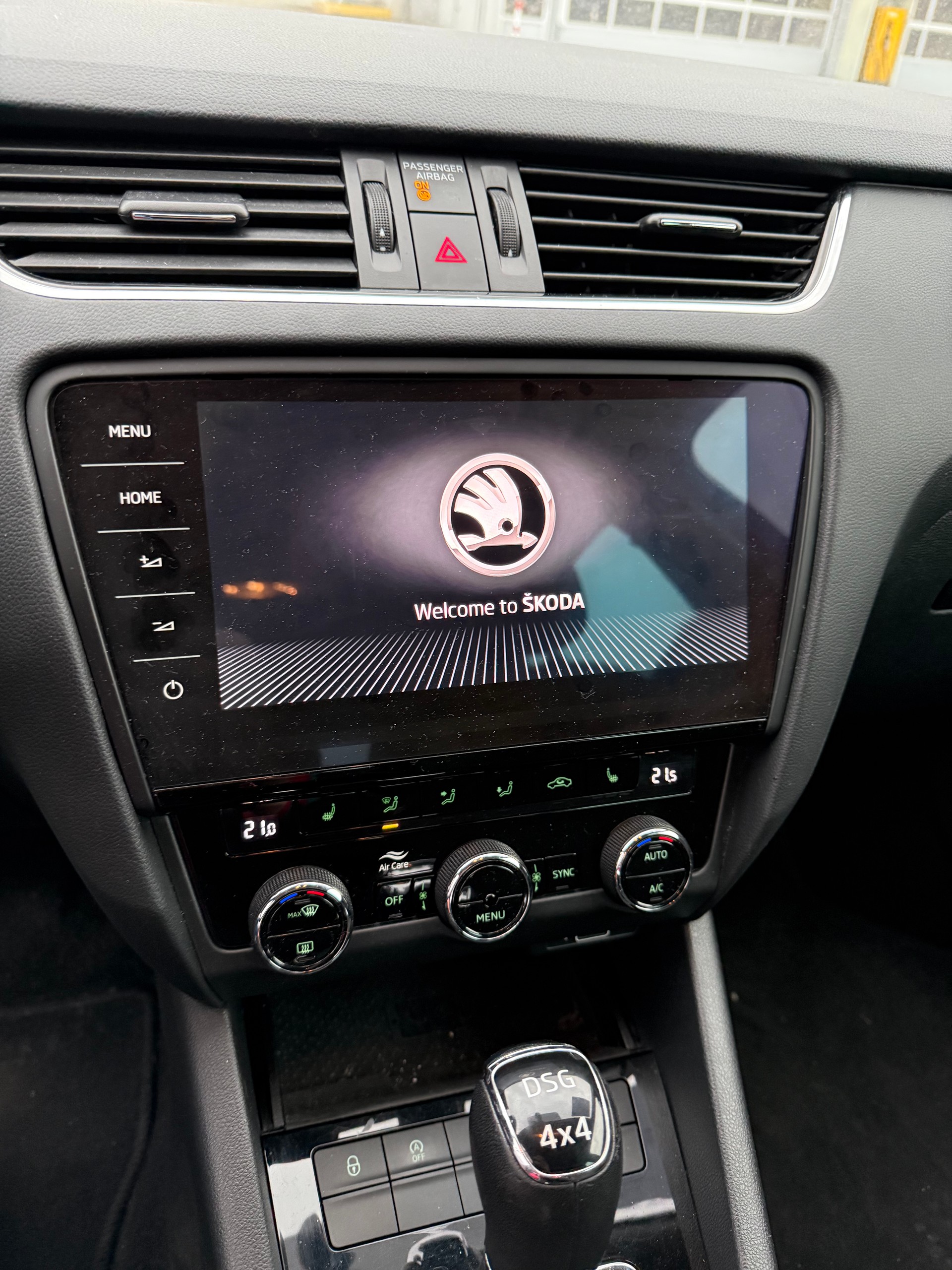 SKODA Octavia Combi 2.0 TDI Soleil 4x4 DSG-image-10