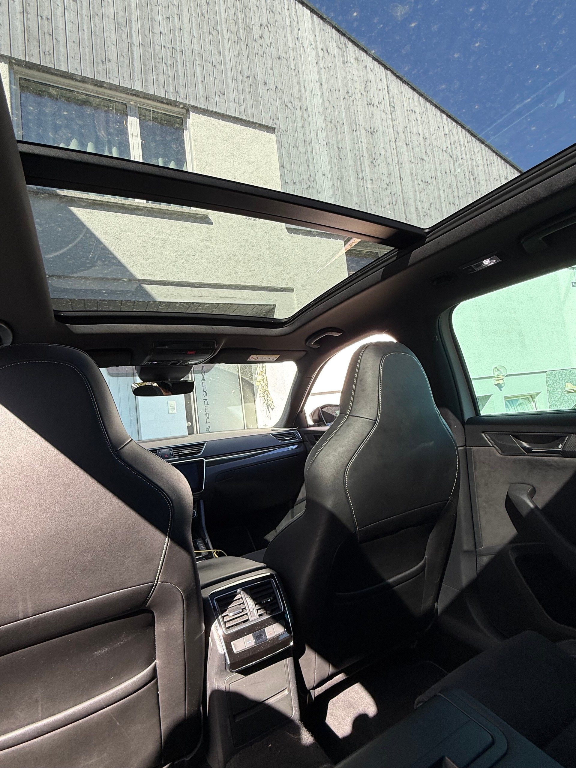 SKODA Superb Combi 2.0 TSI SportLine+ DSG 4x4-image-4