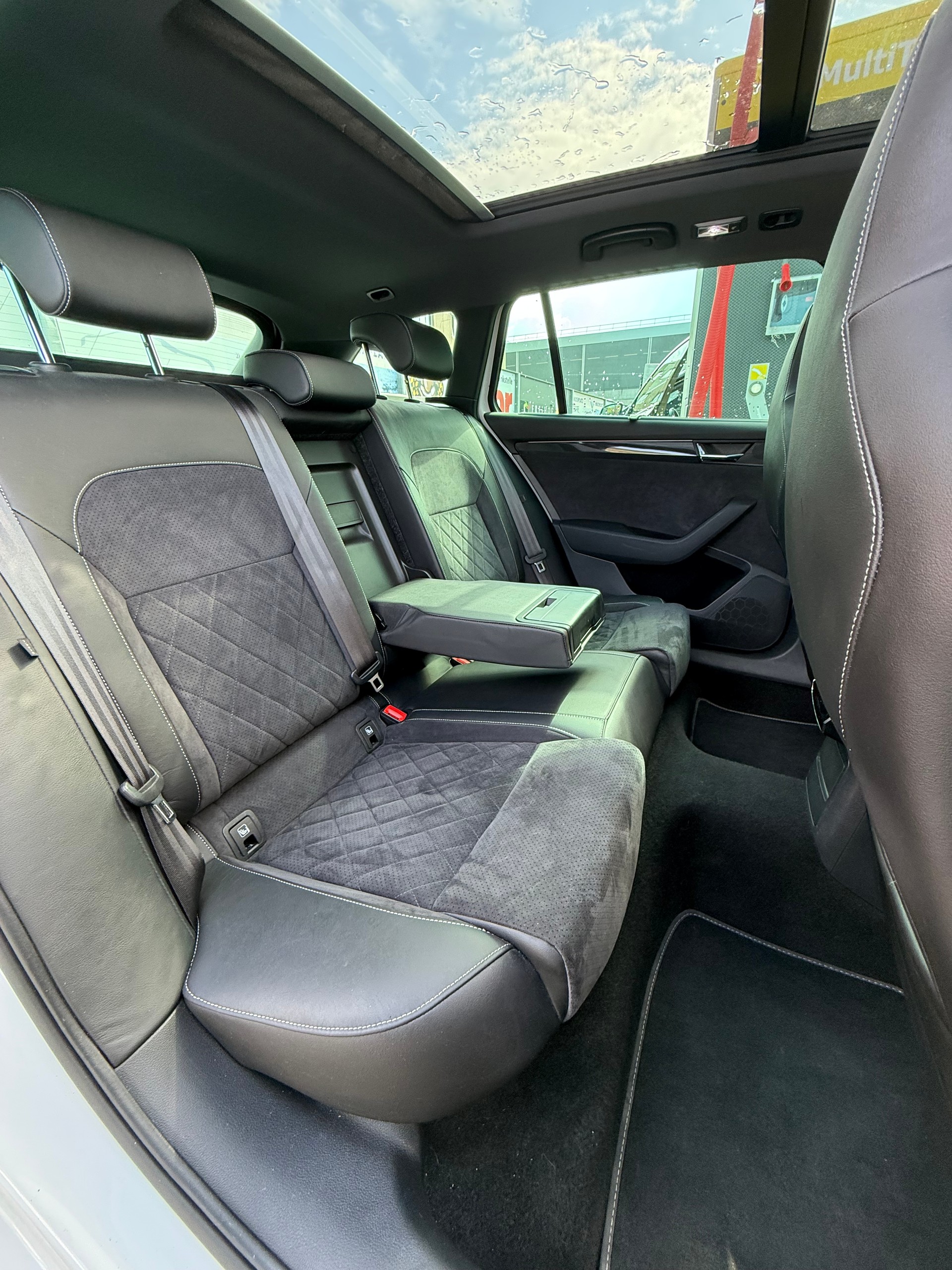 SKODA Superb Combi 2.0 TSI SportLine+ DSG 4x4-image-5