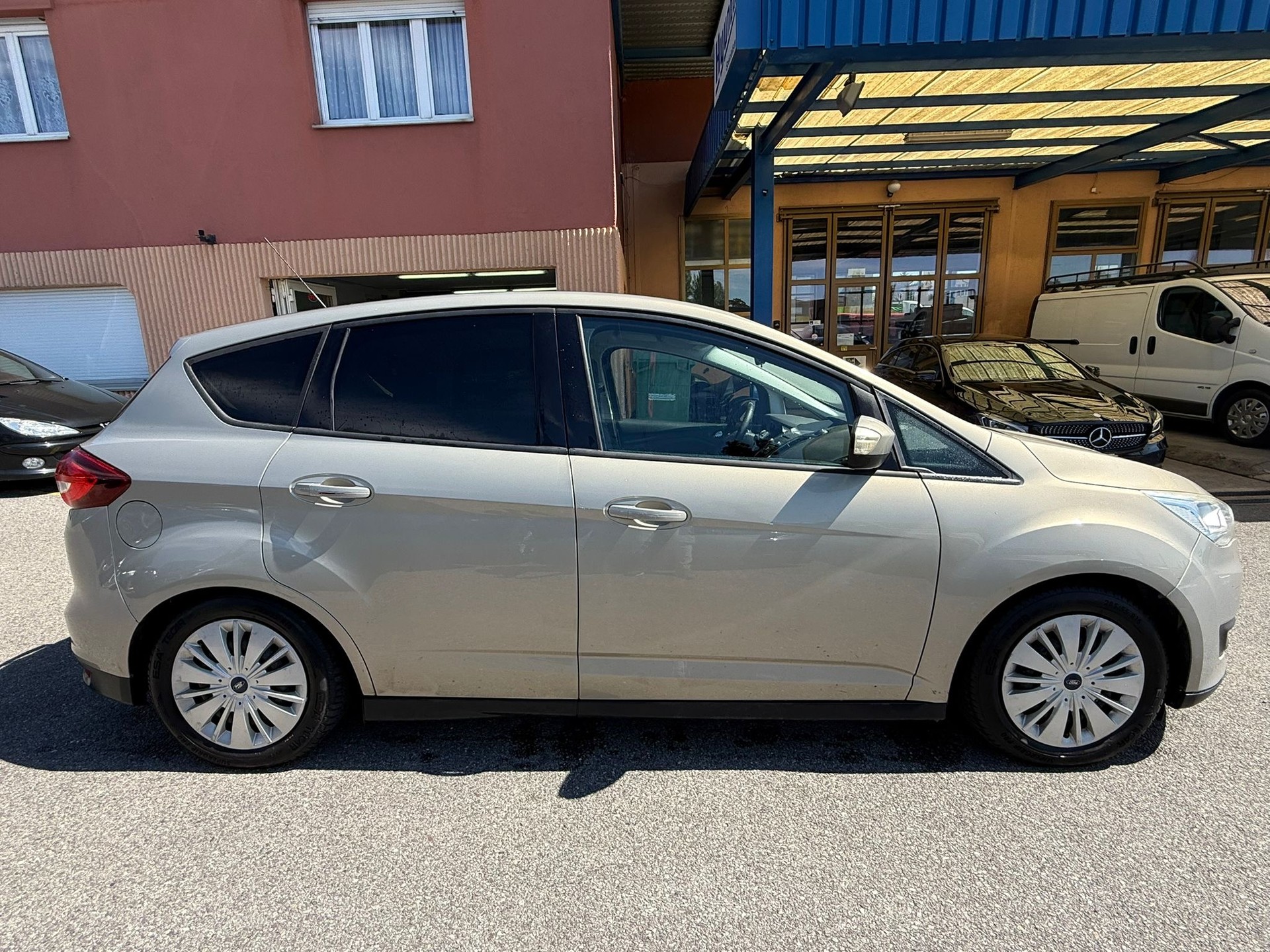 FORD C-Max 1.0 SCTi Trend-image-3