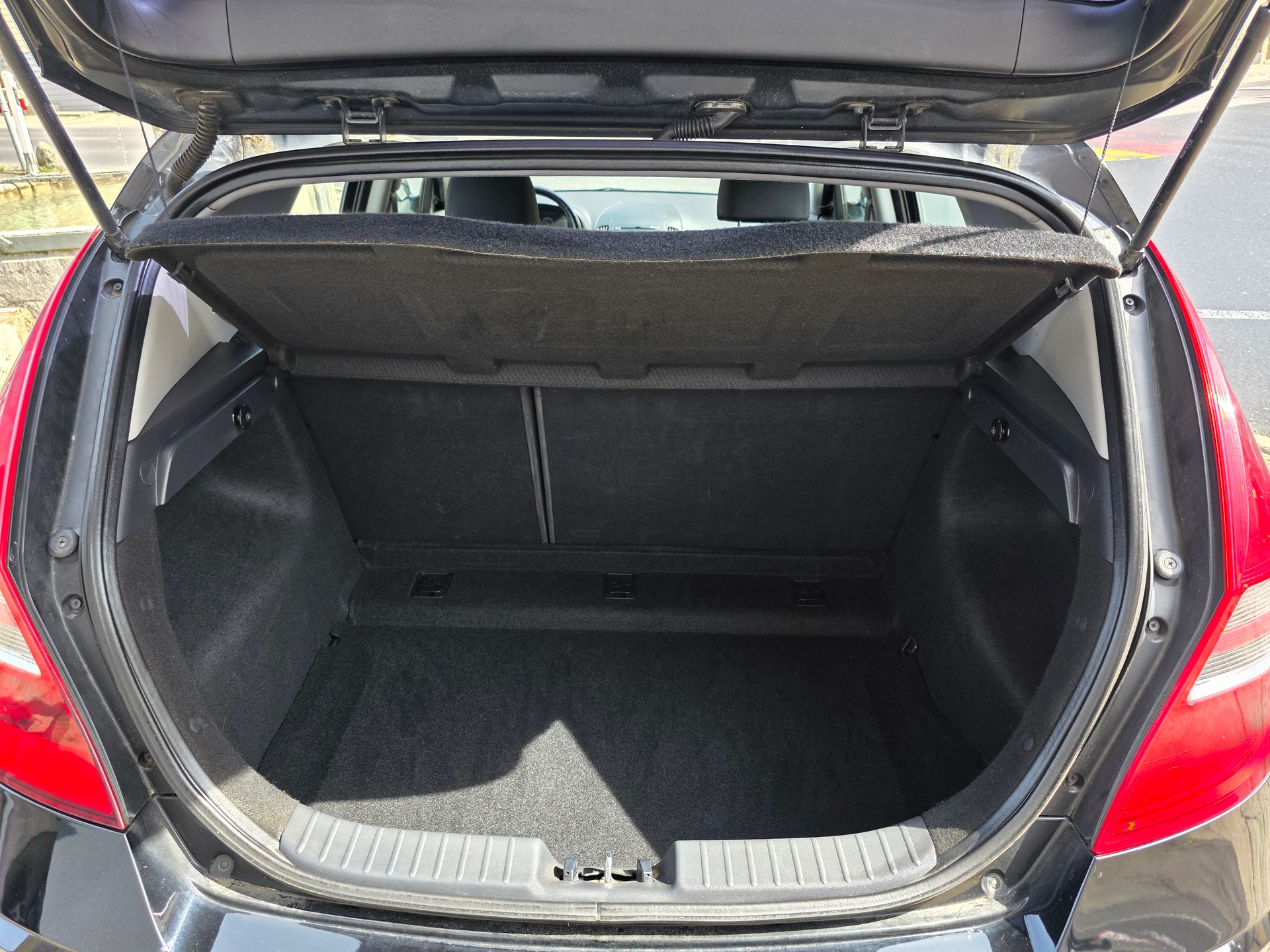 HYUNDAI i30 1.4 Comfort-image-10