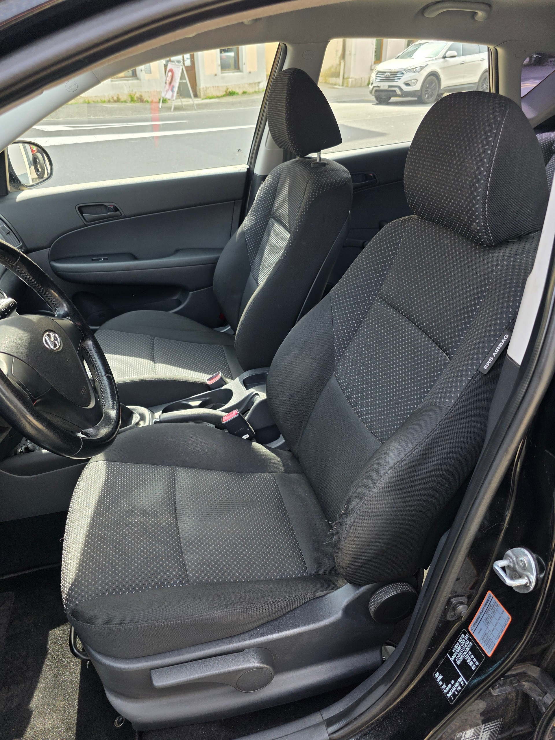 HYUNDAI i30 1.4 Comfort-image-8