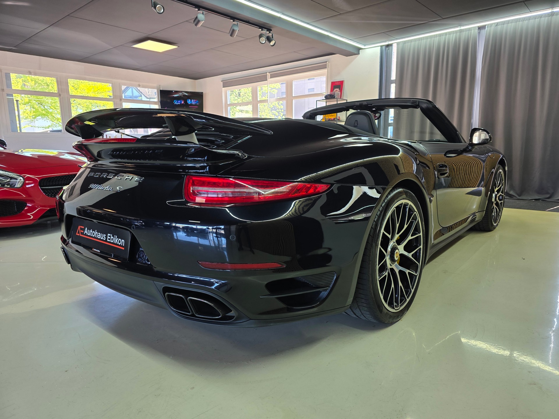PORSCHE 911 Turbo S Cabrio PDK-image-13