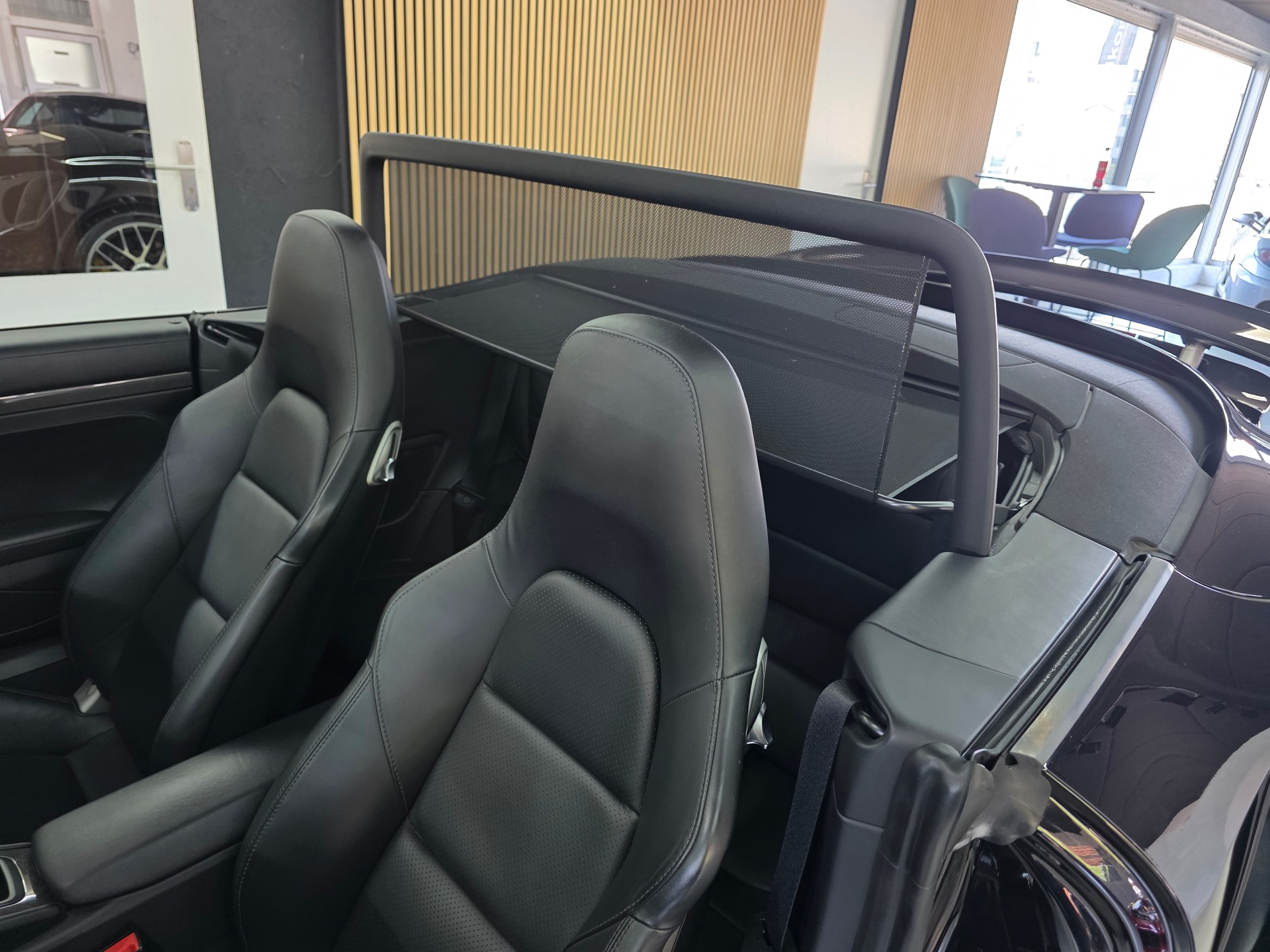 PORSCHE 911 Turbo S Cabrio PDK-image-21