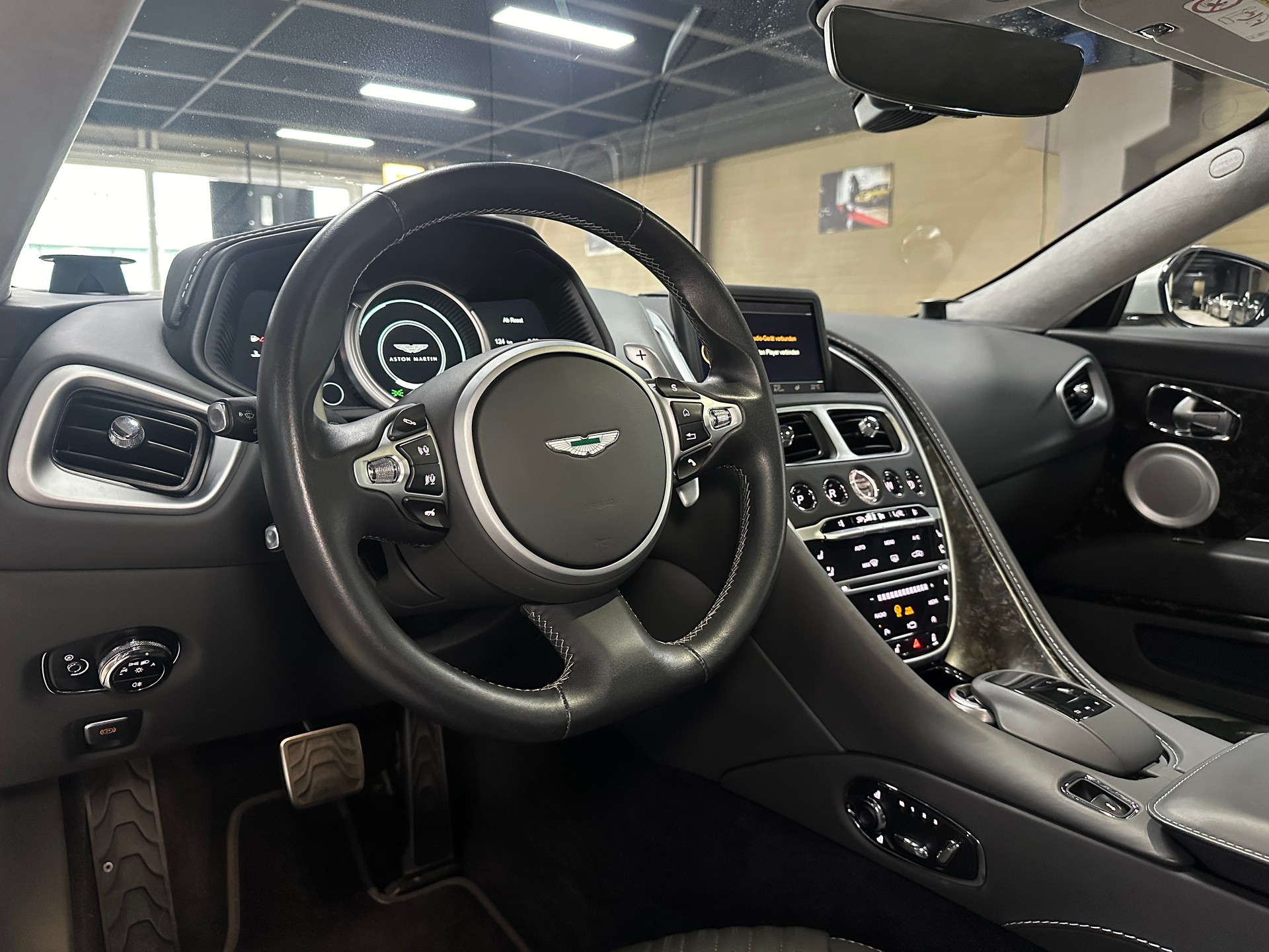 ASTON MARTIN DB11 V12 Launch Edition Touchtronic 3 AMR-image-17