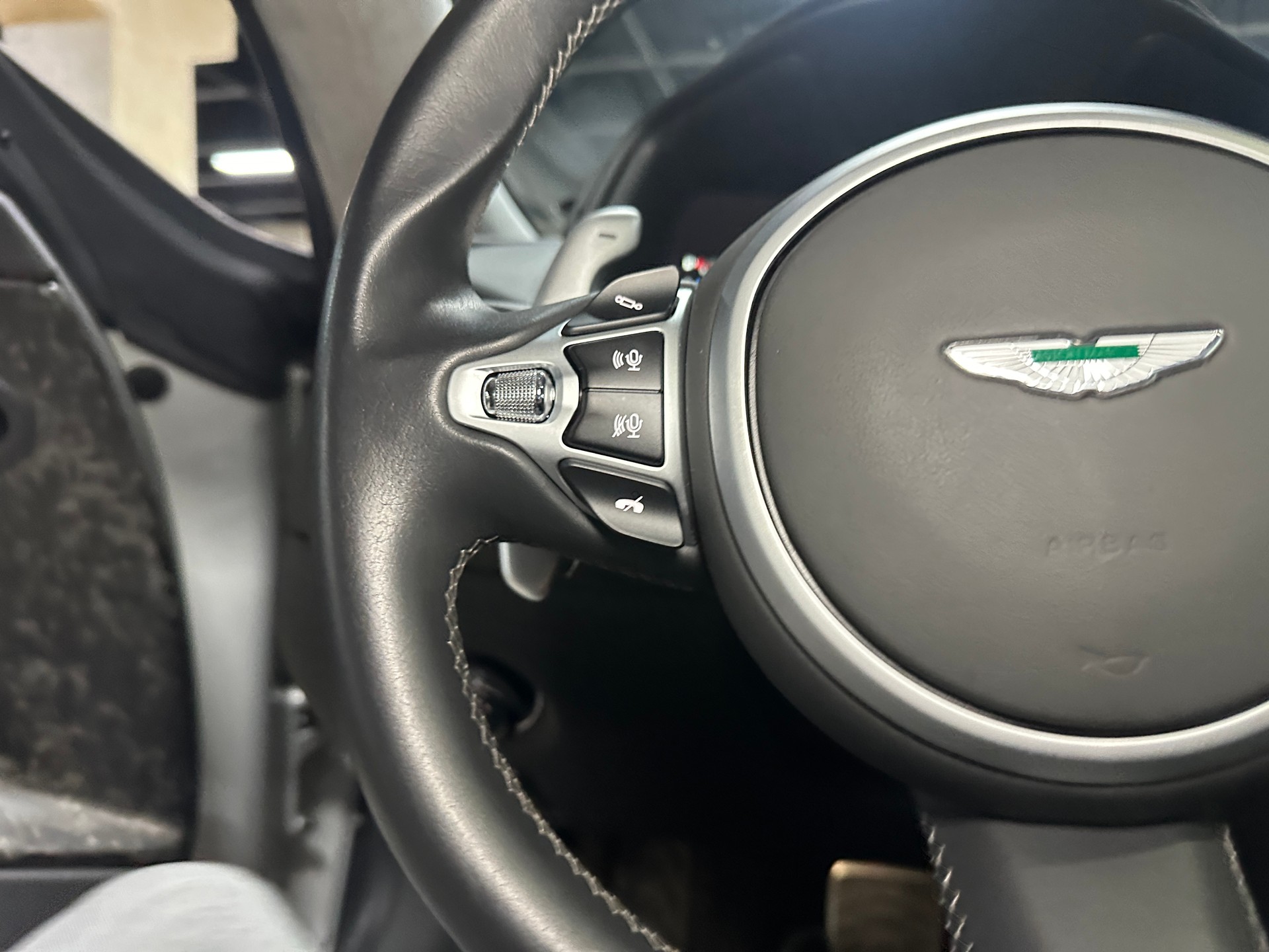 ASTON MARTIN DB11 V12 Launch Edition Touchtronic 3 AMR-image-18