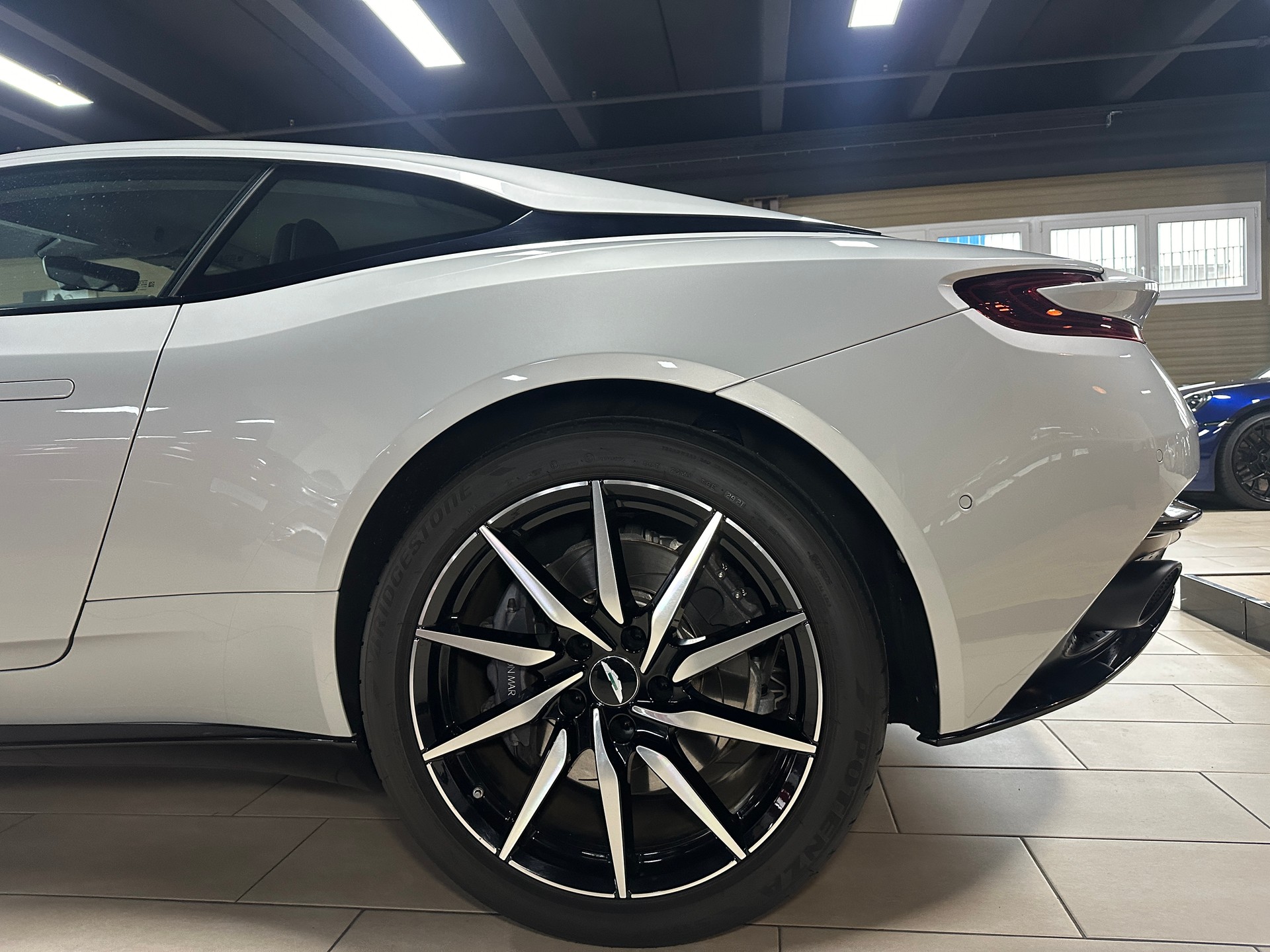 ASTON MARTIN DB11 V12 Launch Edition Touchtronic 3 AMR-image-8