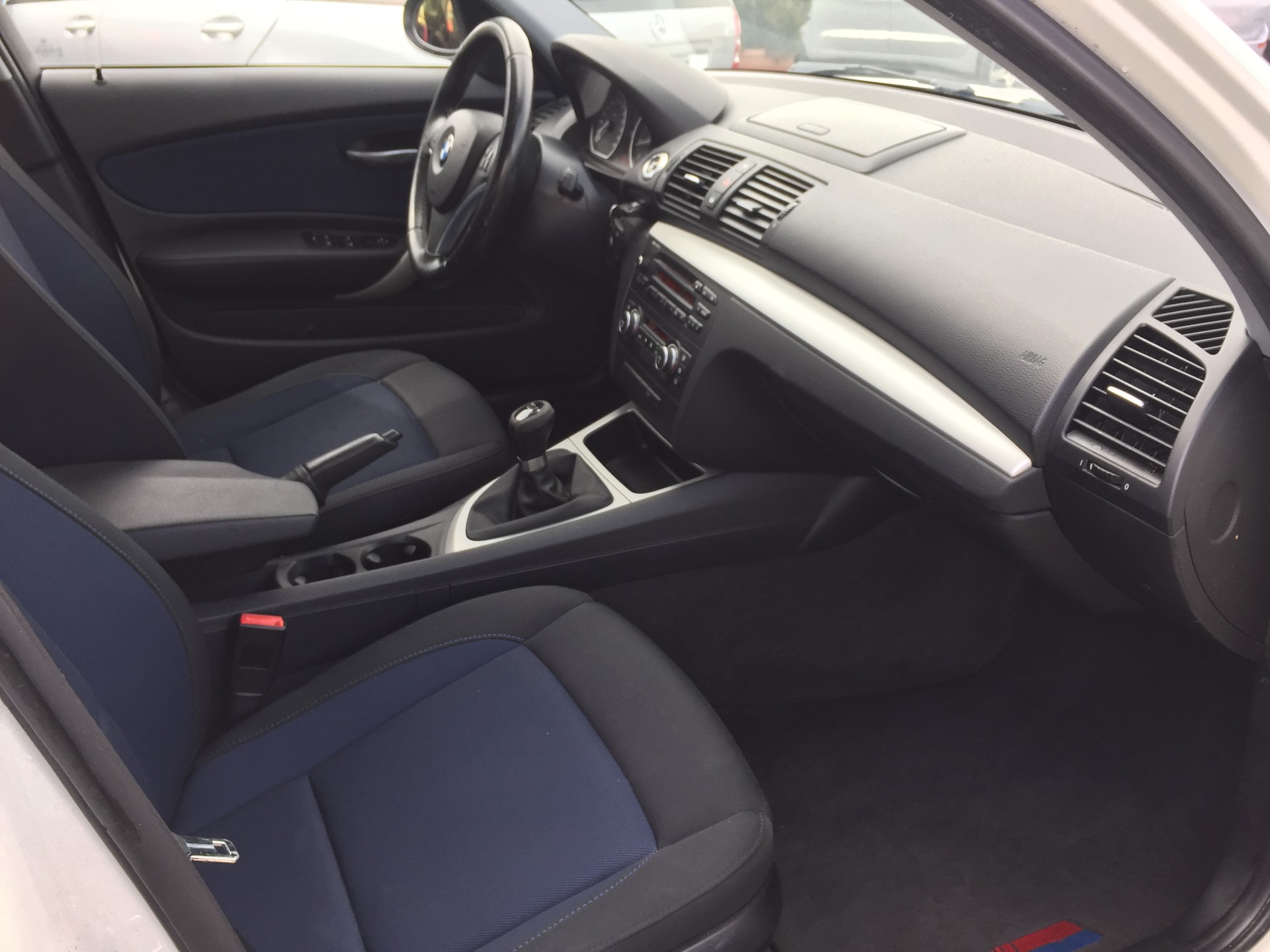 BMW 120i-image-9