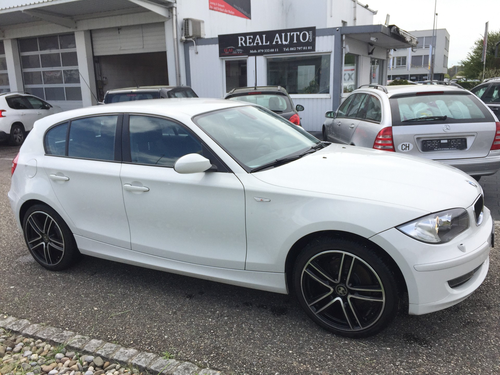 BMW 120i-image-13