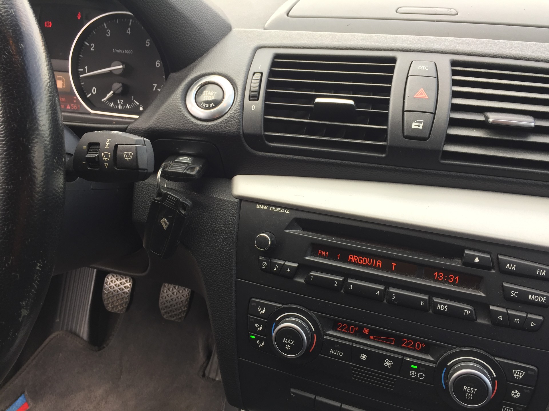 BMW 120i-image-12