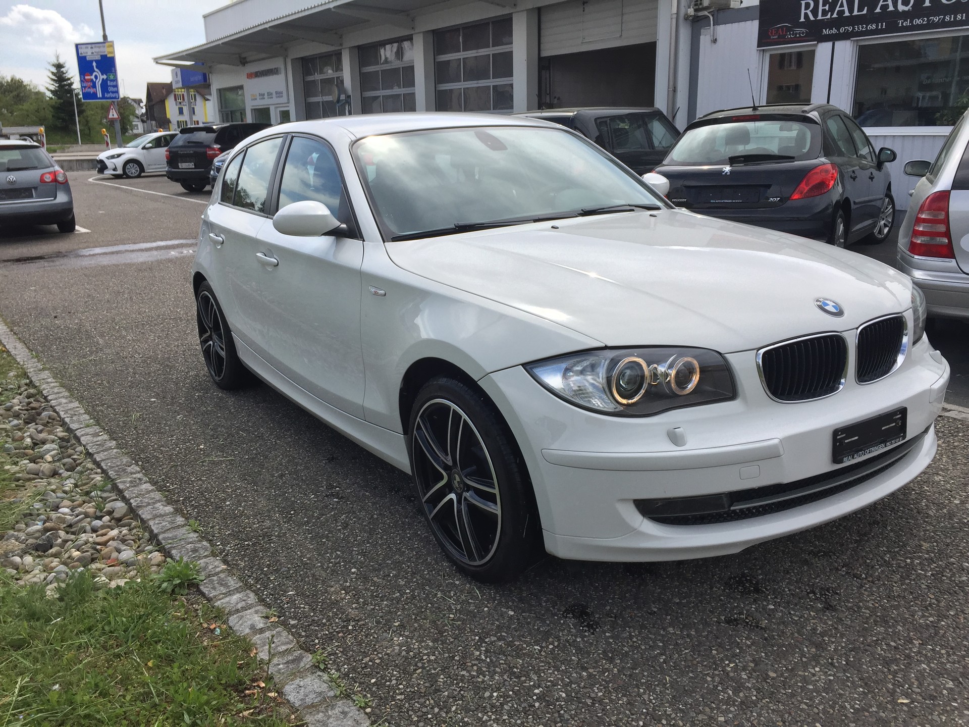 BMW 120i-image-2